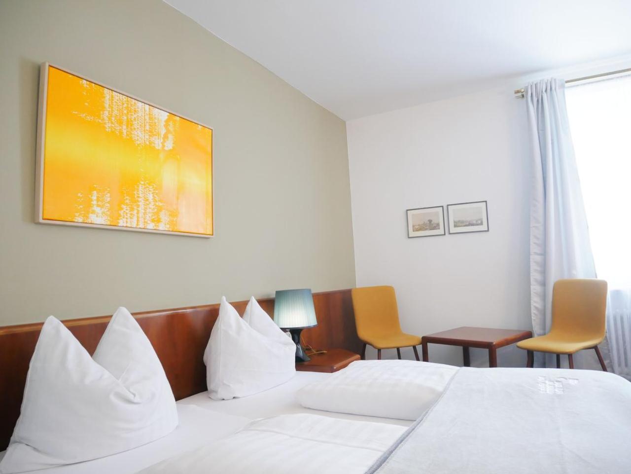 Double Room with Private Bathroom - Photo 3