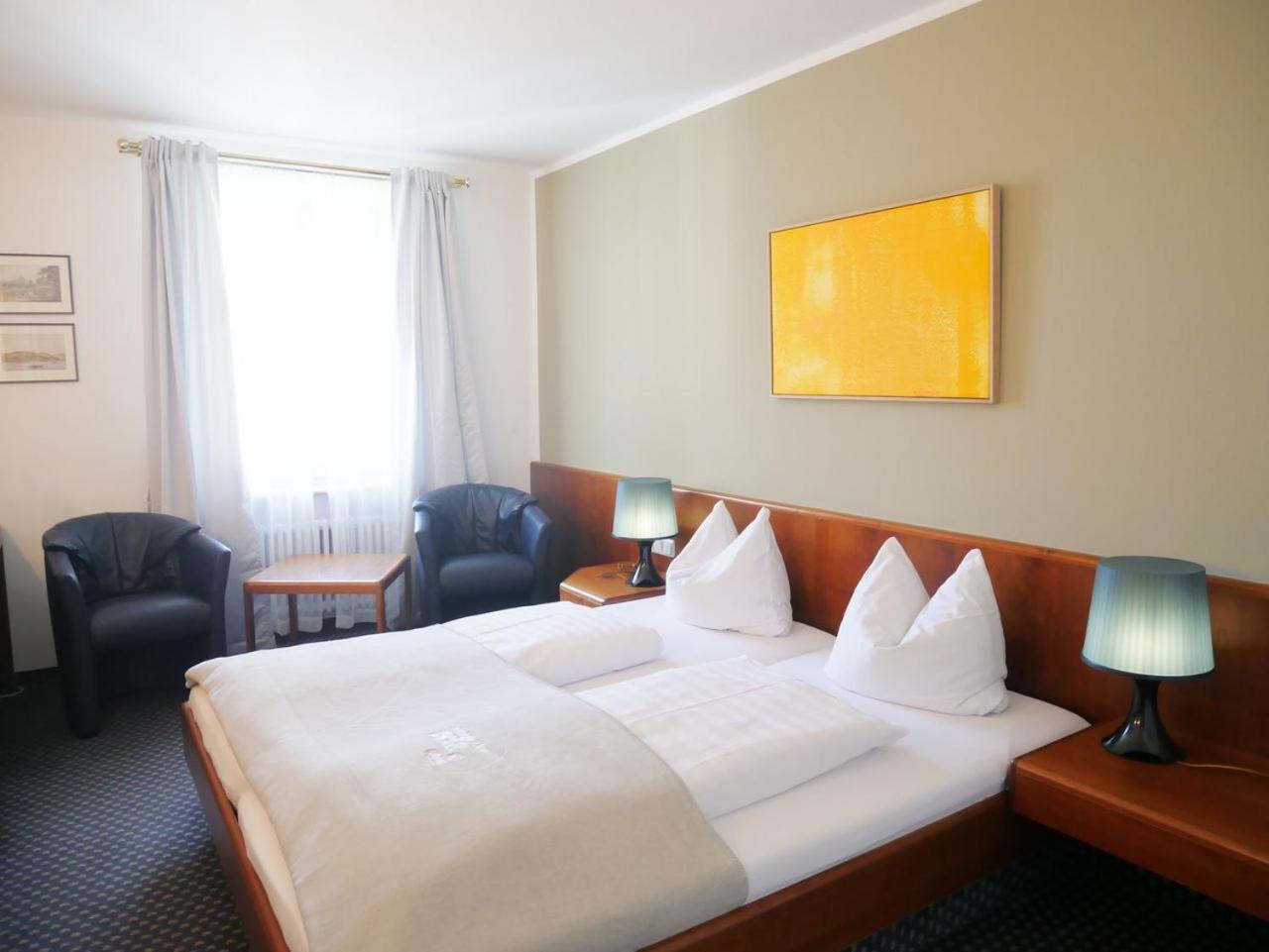 Double Room with Private Bathroom - Photo 19