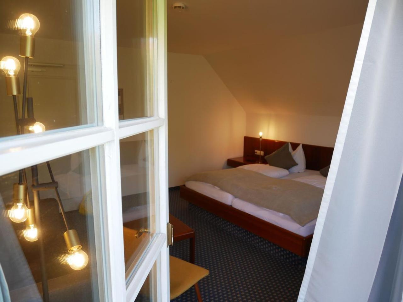 Double Room with Private Bathroom - Photo 13