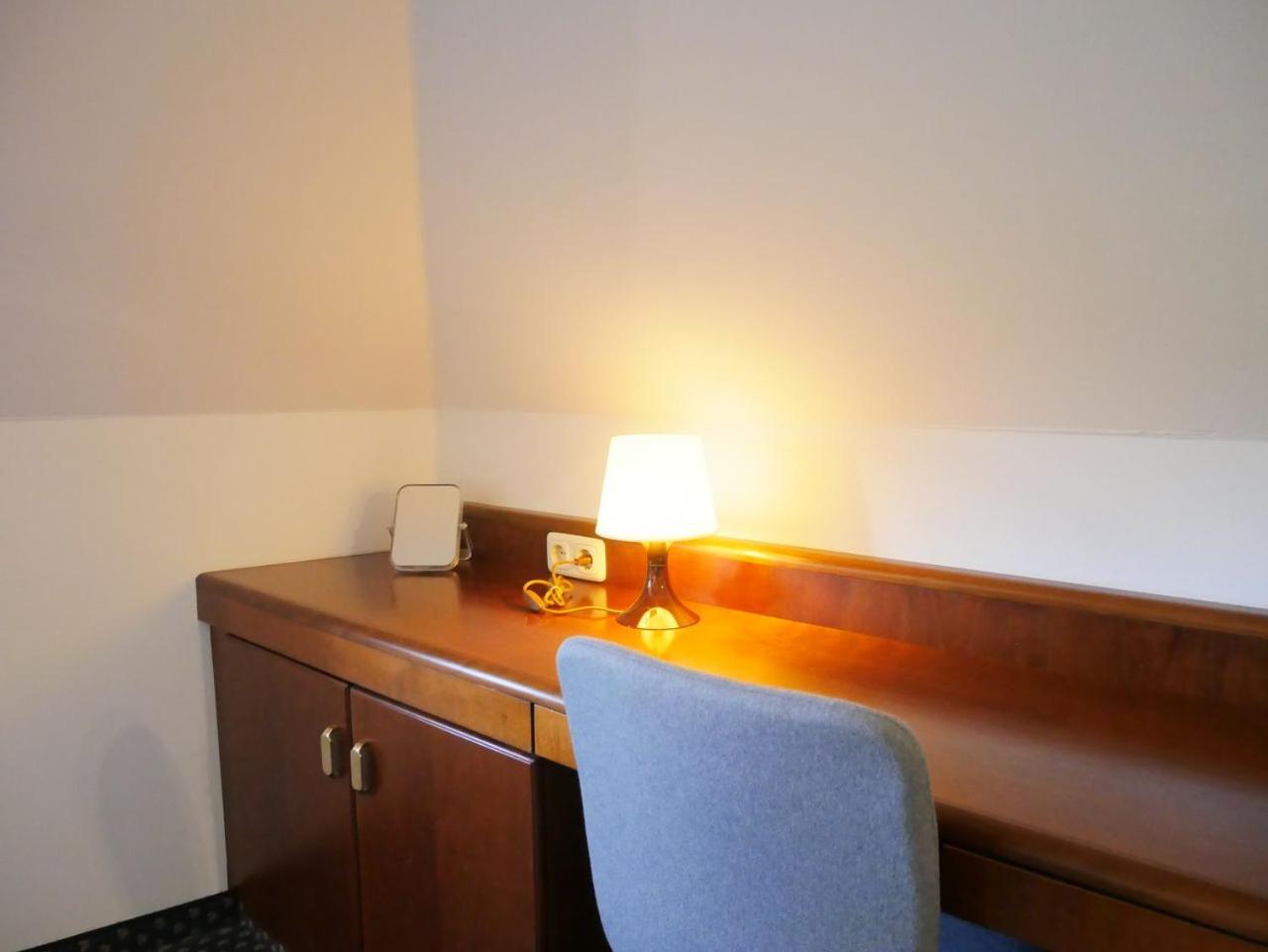 Double Room with Private Bathroom - Photo 10