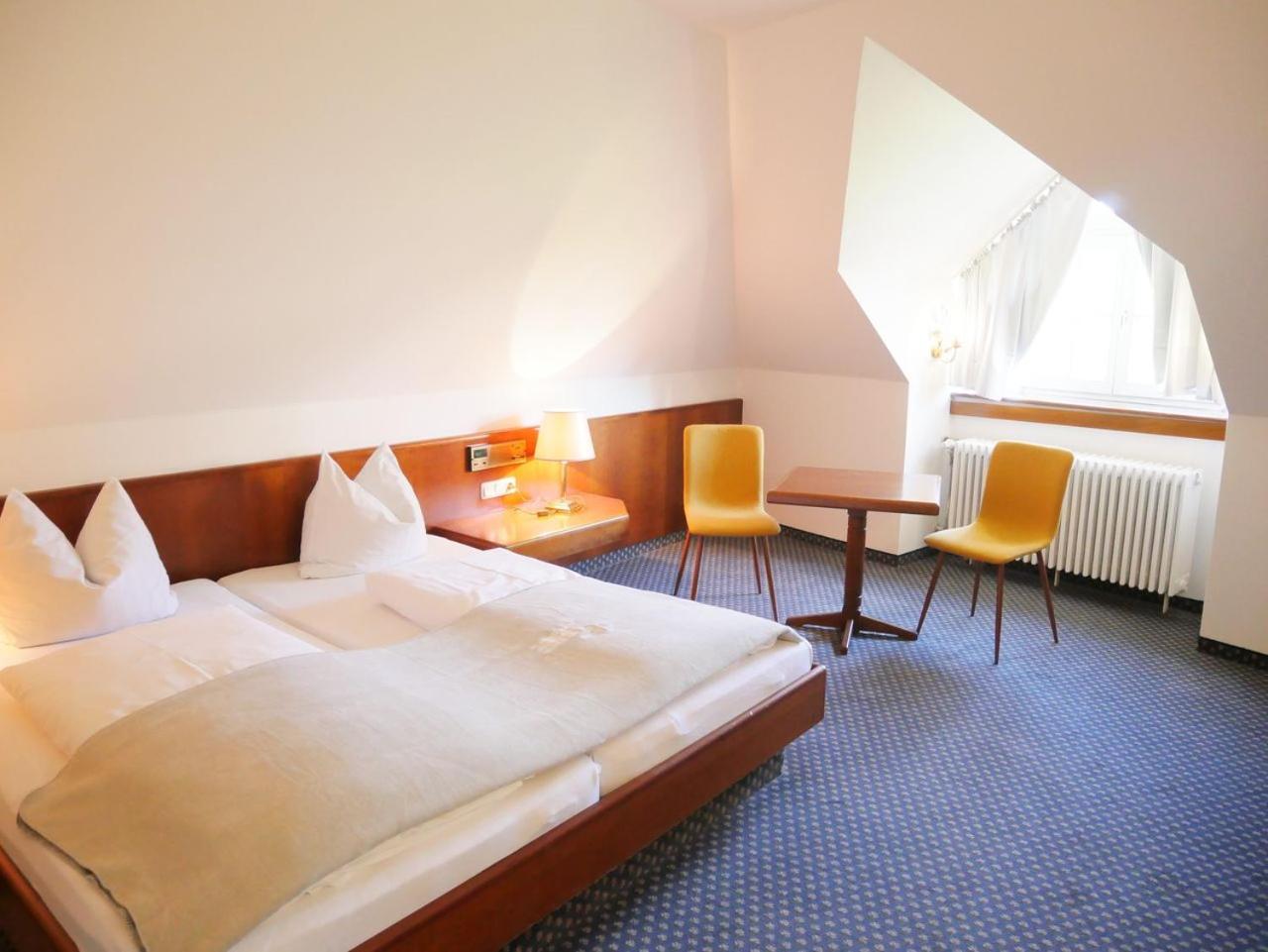 Double Room with Private Bathroom - Photo 9