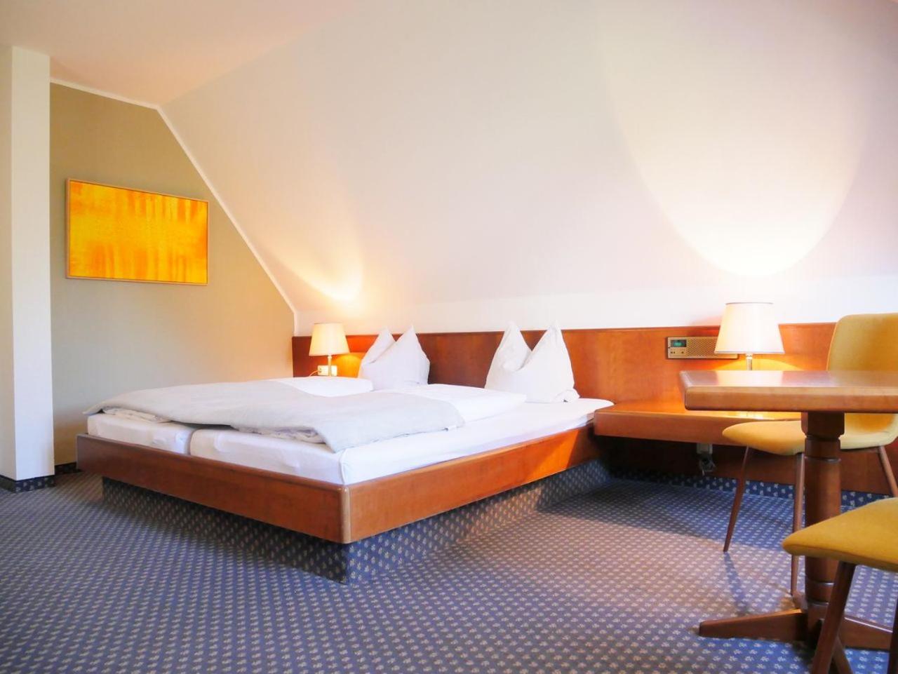 Double Room with Private Bathroom - Photo 8