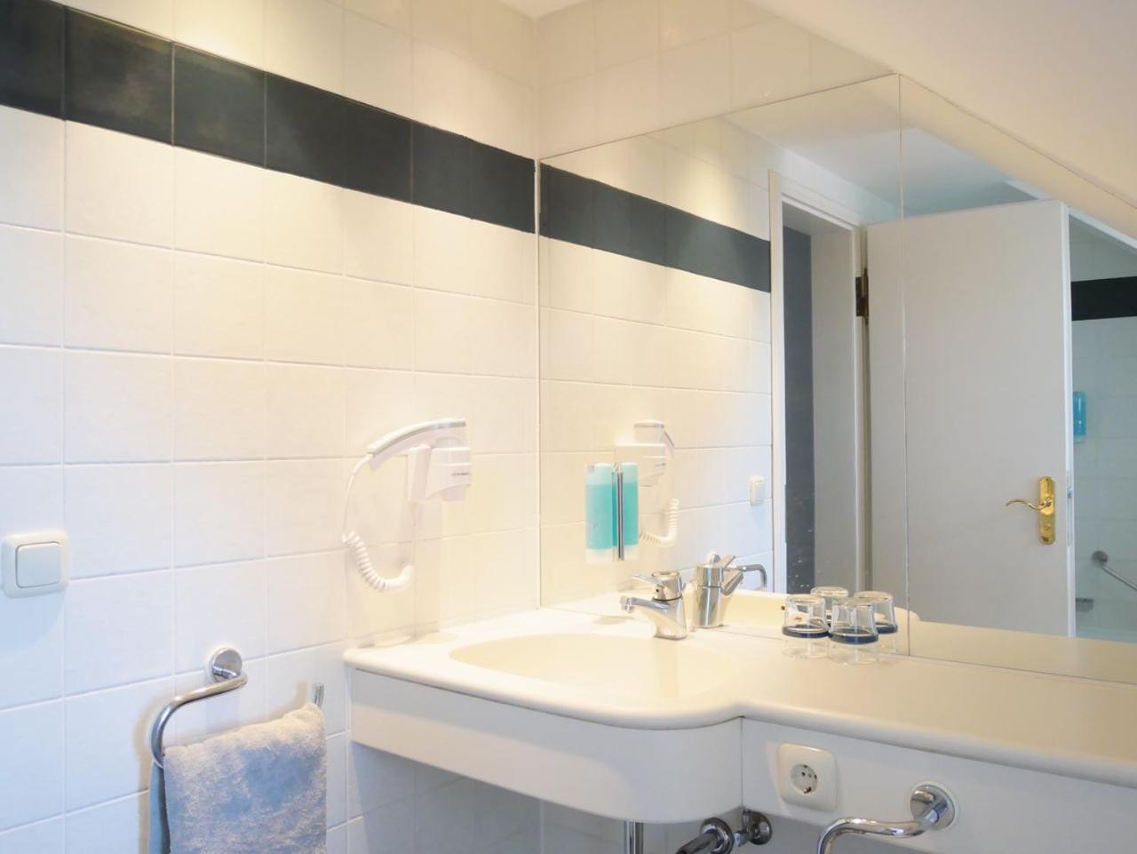 Double Room with Private Bathroom - Photo 6