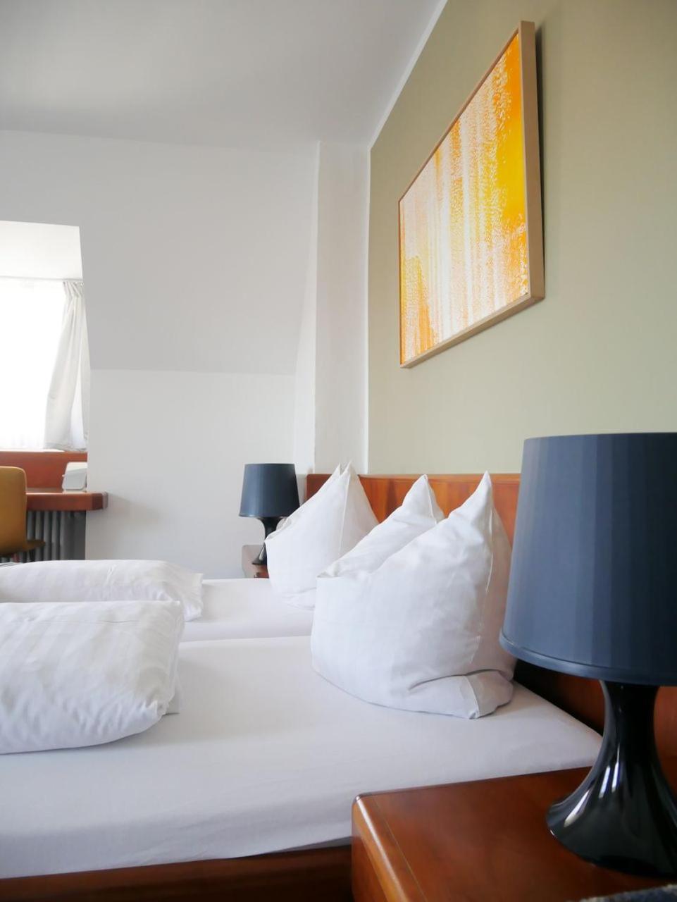 Double Room with Private Bathroom - Photo 14
