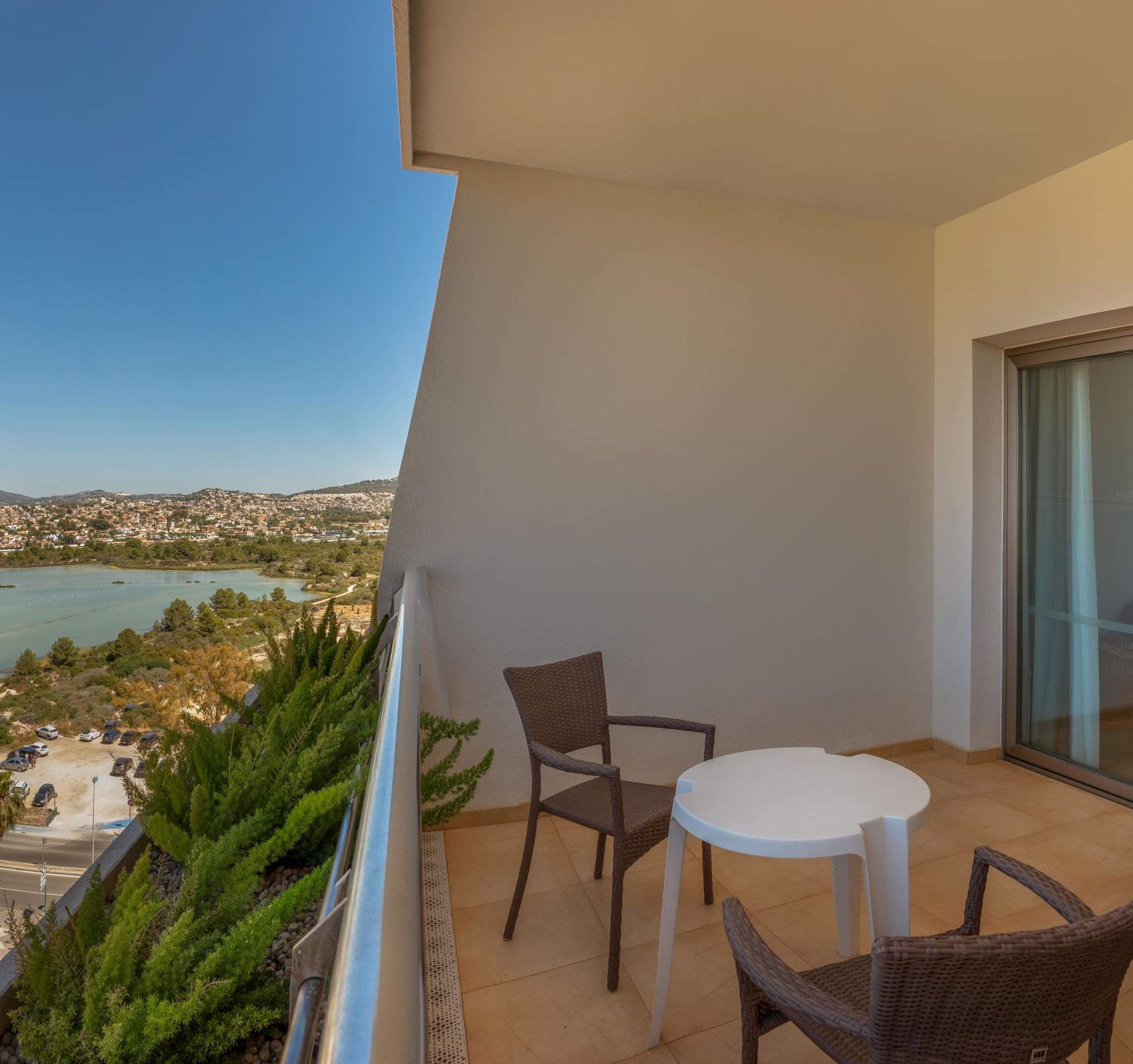 Double or Twin Room with Terrace (3 Adults) - Photo 3