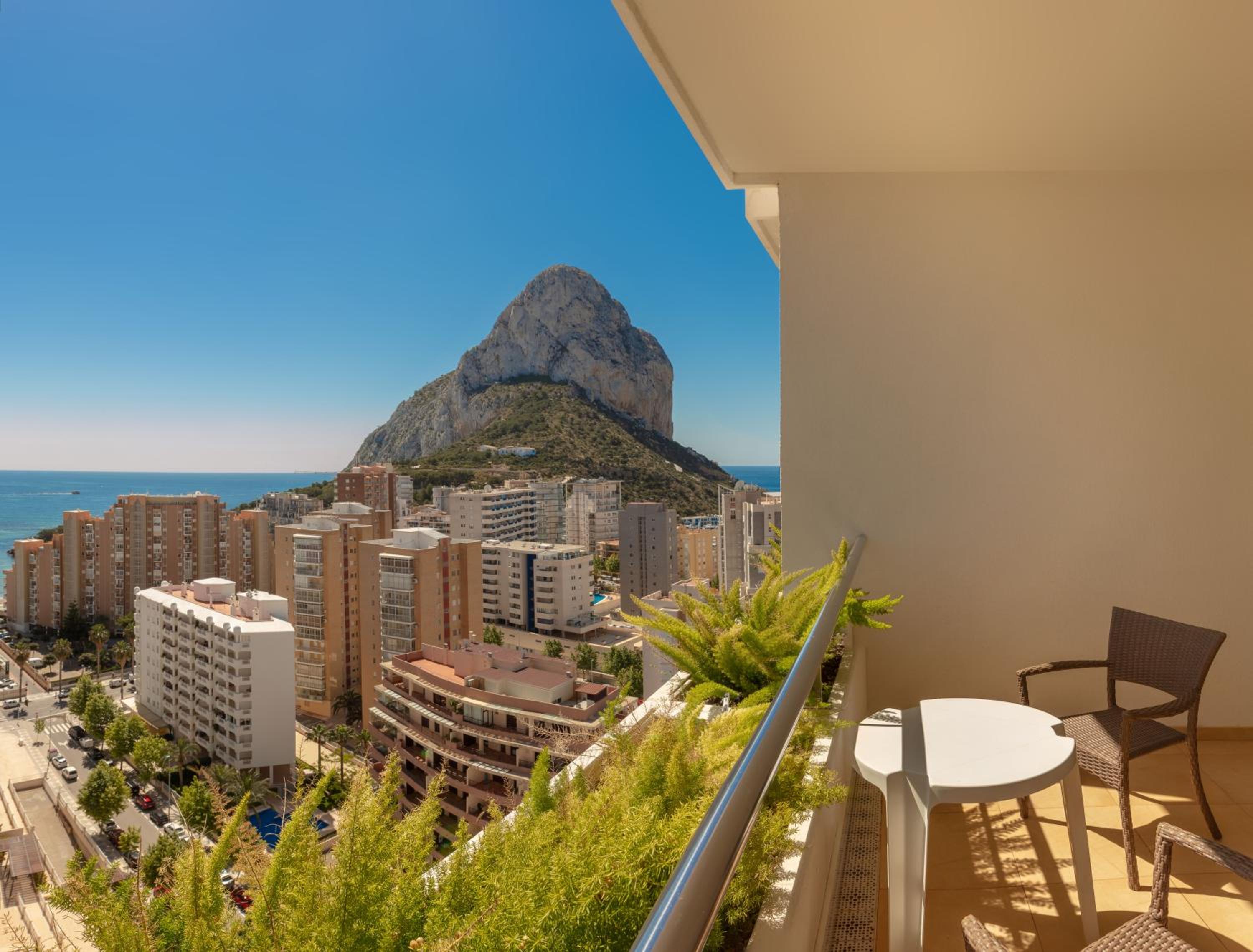 Double or Twin Room with Terrace (3 Adults) - Photo 4