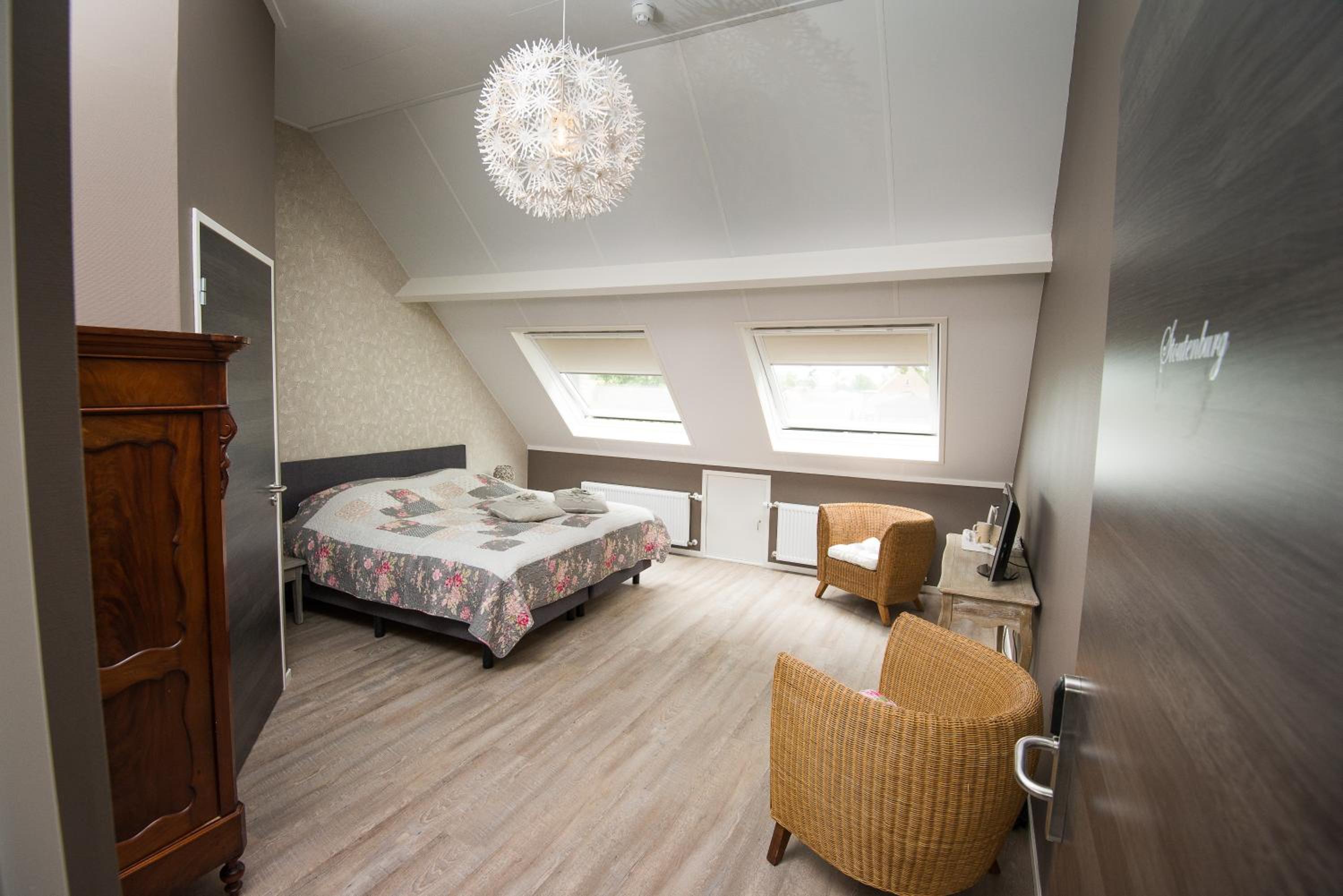 Large Double Room photo 3