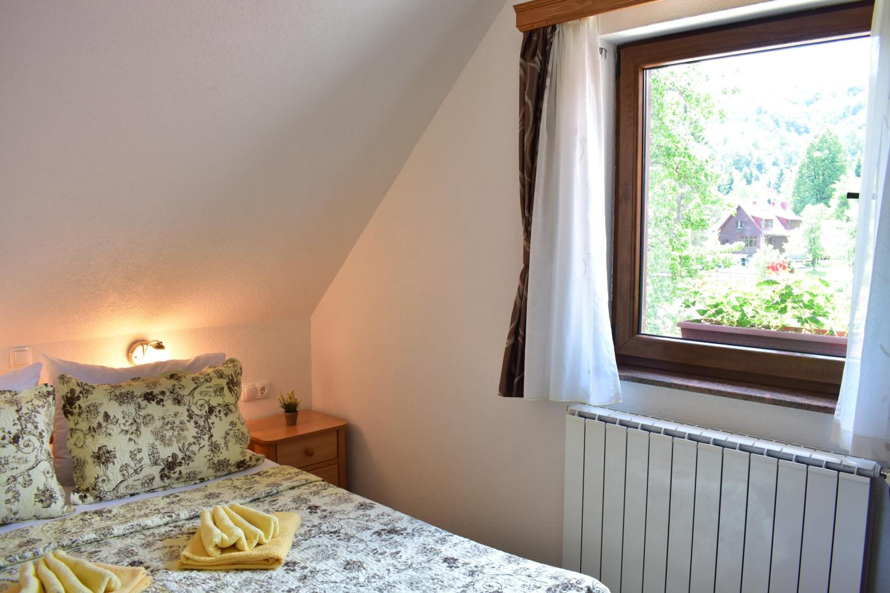 Double Room - Photo 5