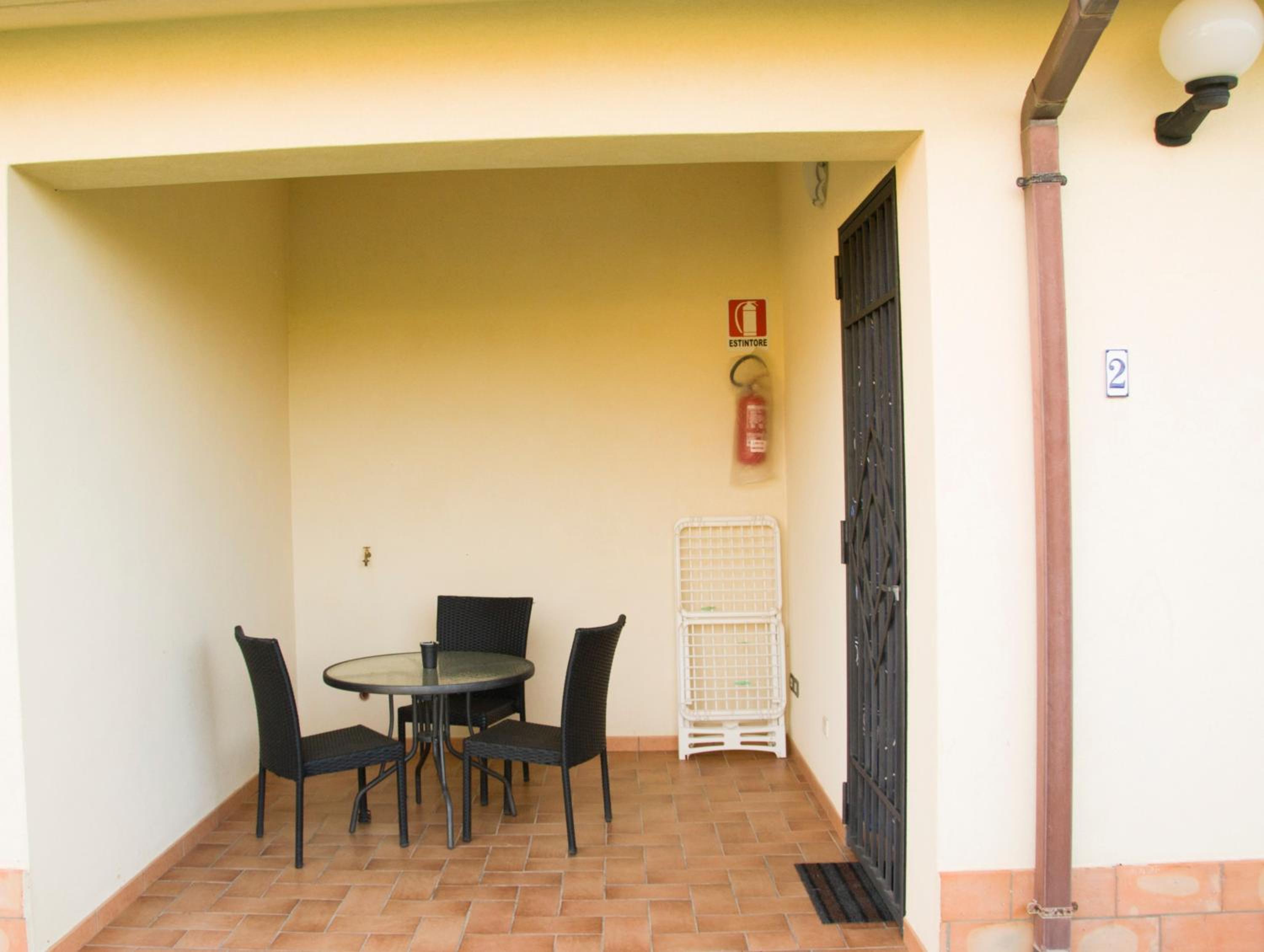 One-Bedroom House photo 2