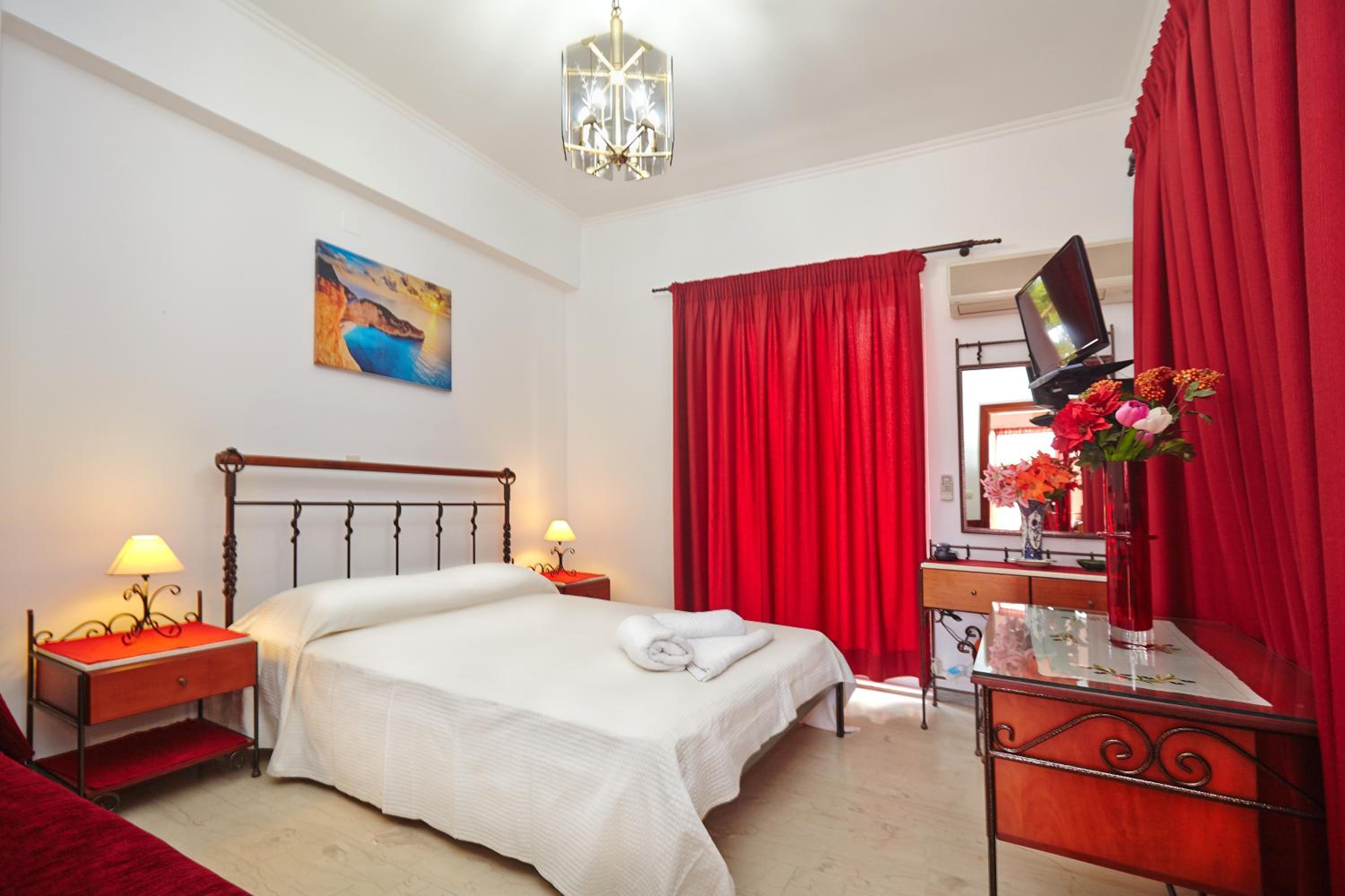 One-Bedroom Apartment - Photo 4