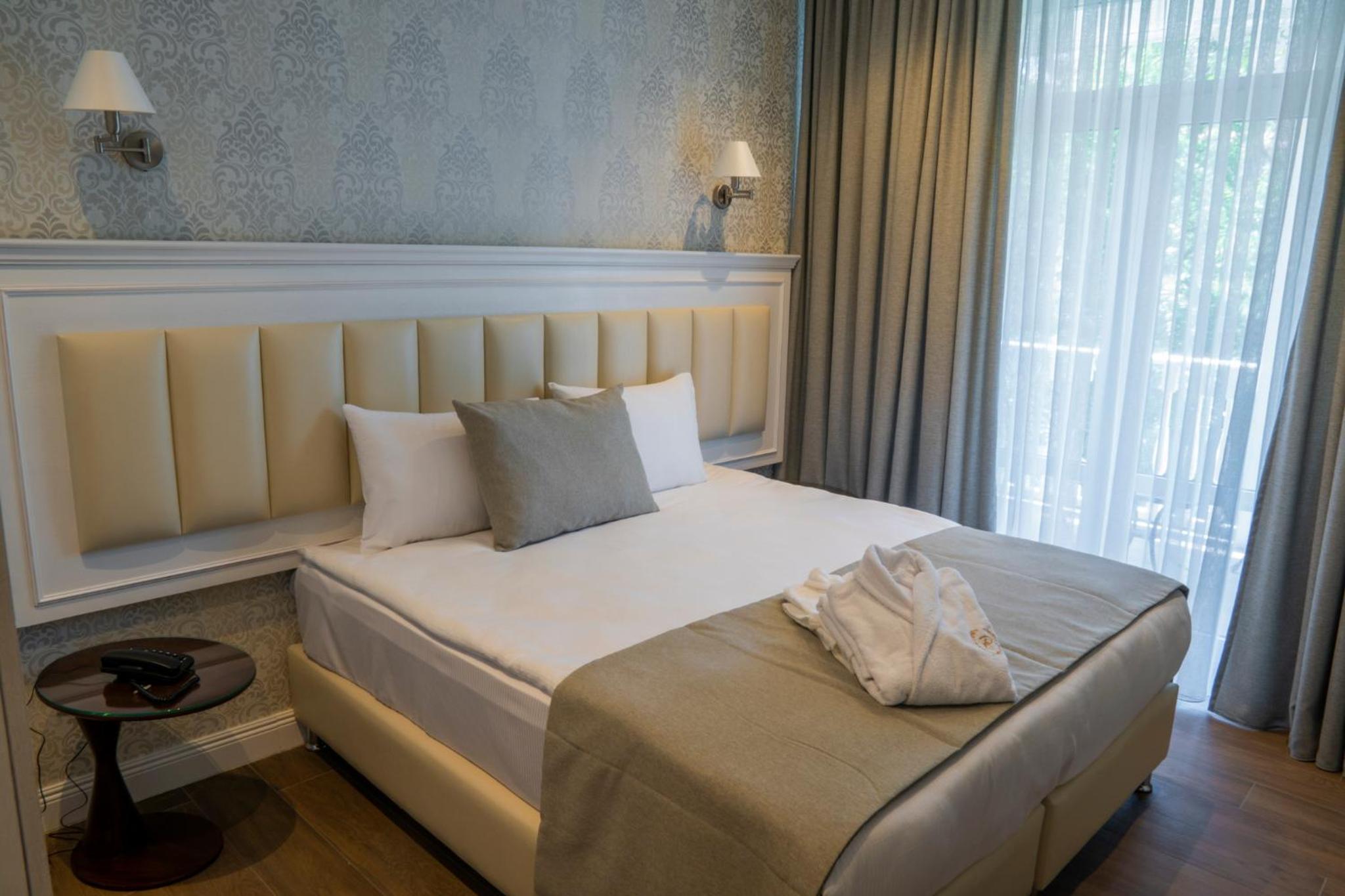 Superior Double or Twin Room - Photo 10