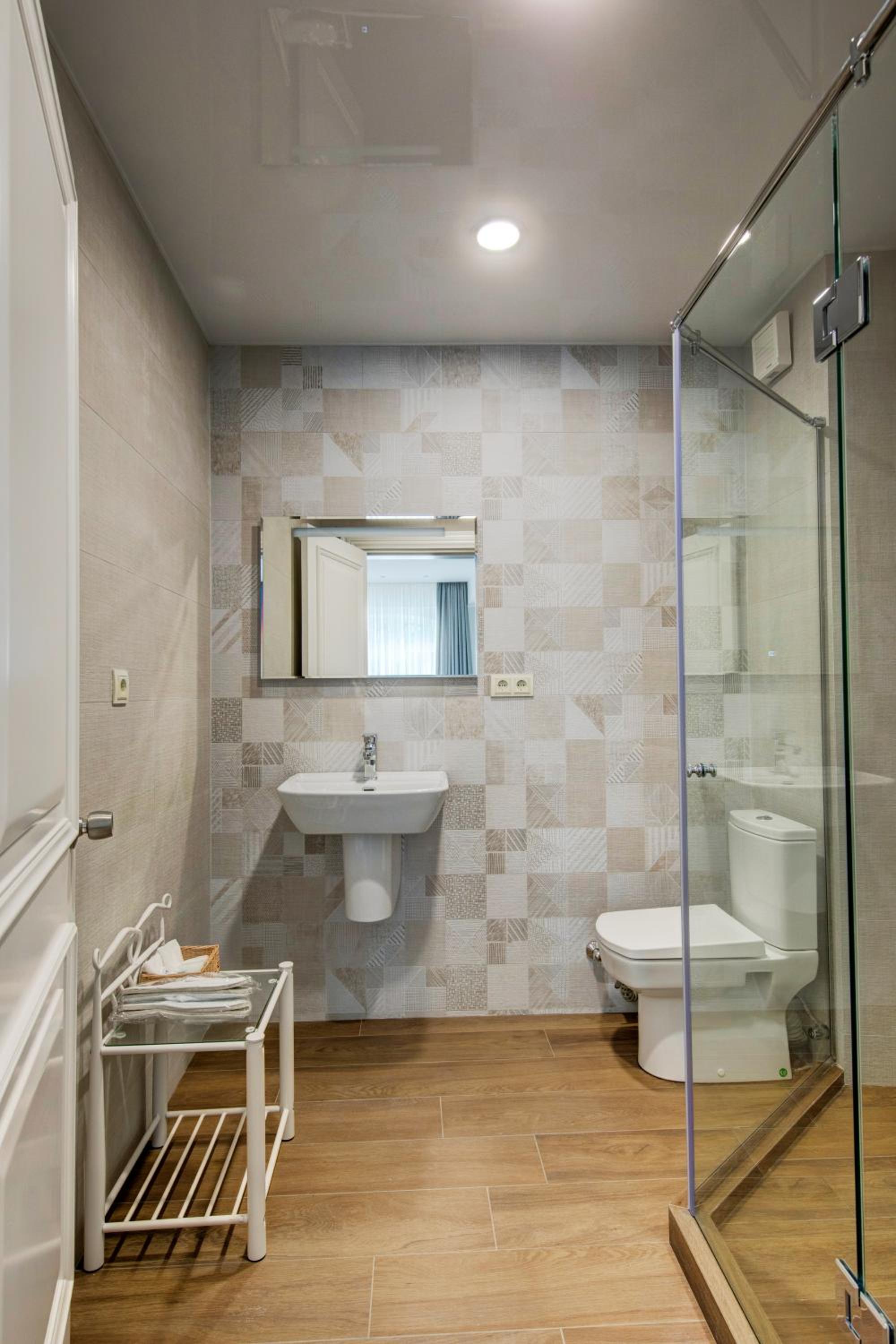 Superior Double or Twin Room - Photo 13