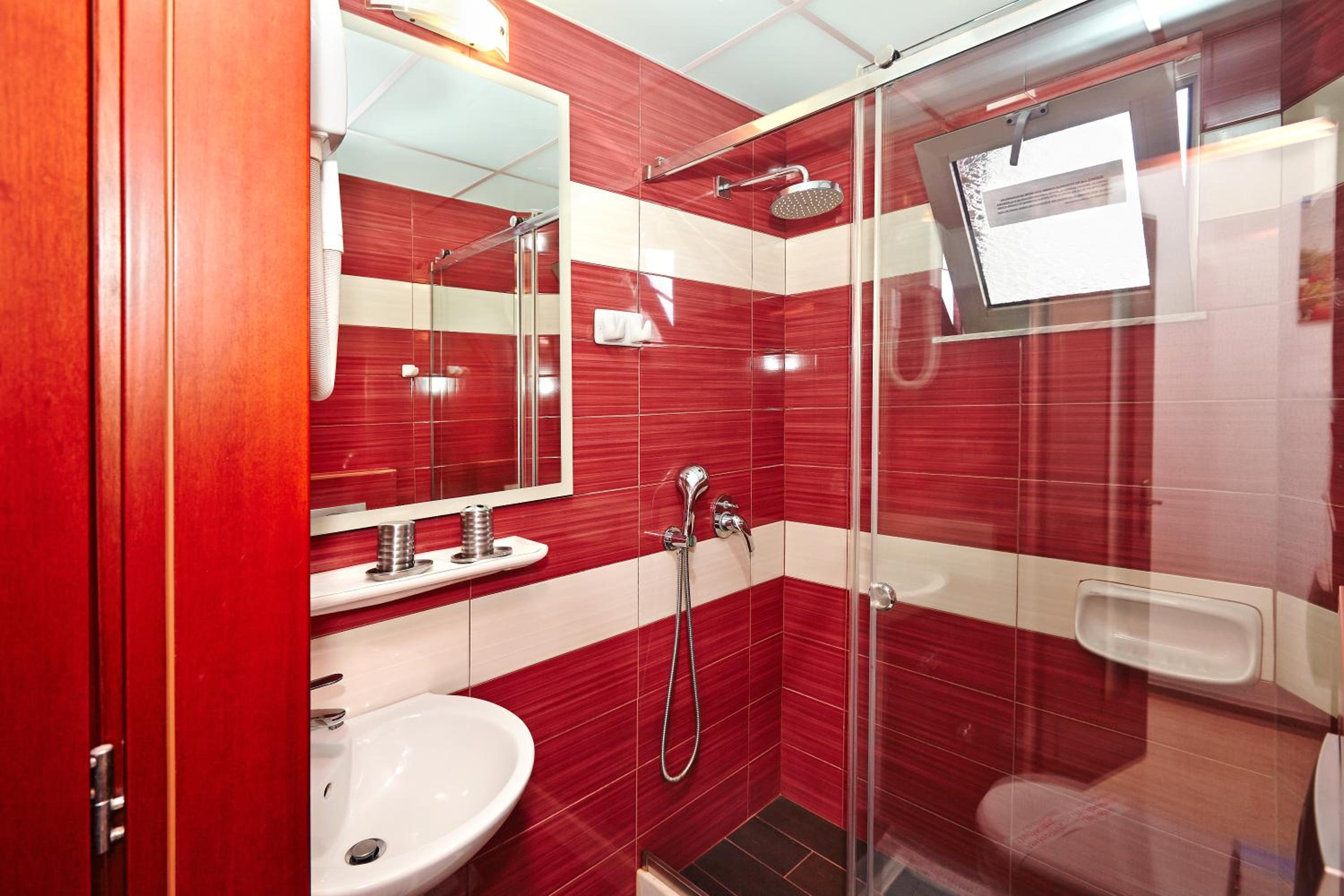 One-Bedroom Apartment - Photo 16
