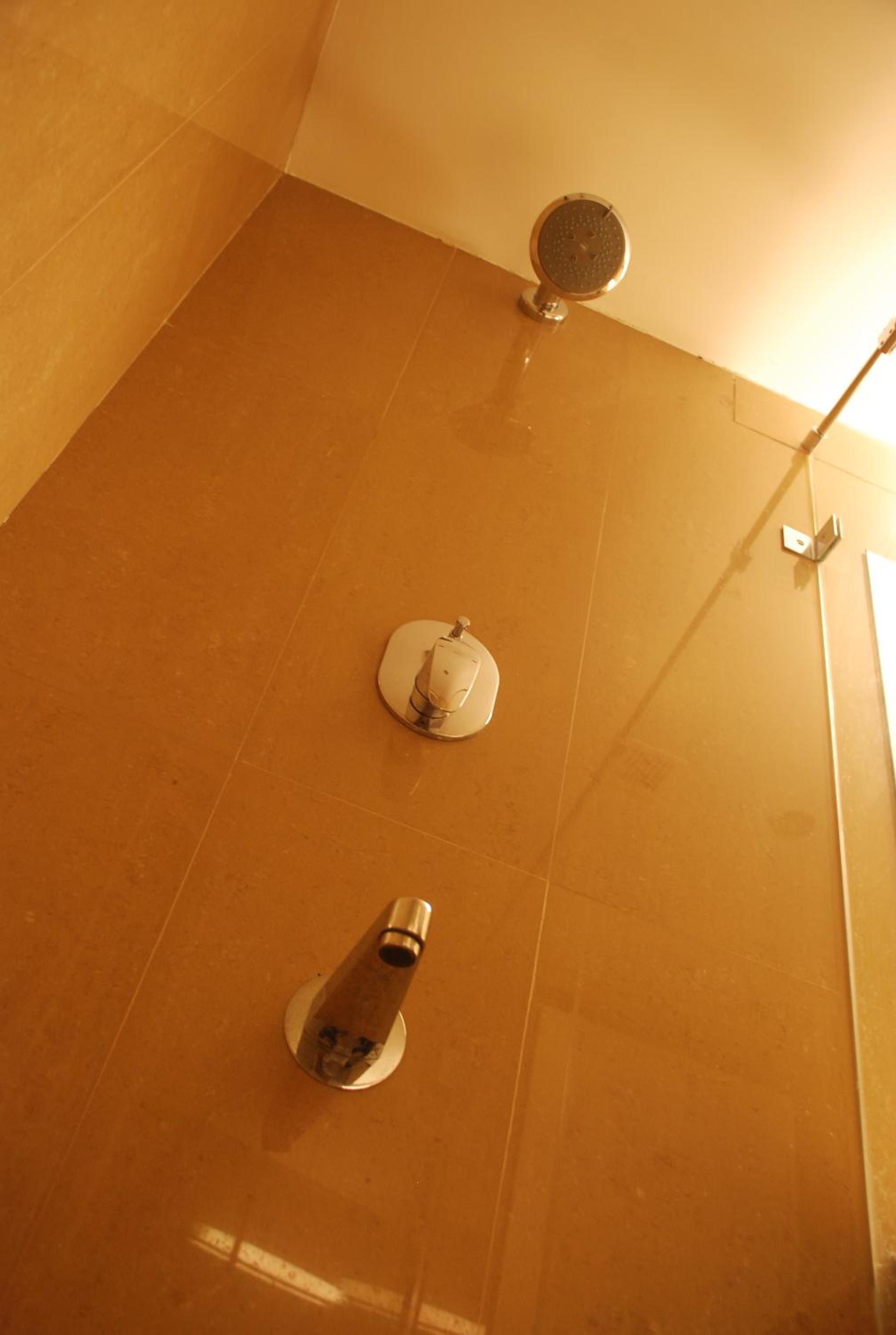 Deluxe Double or Twin Room - Photo 2