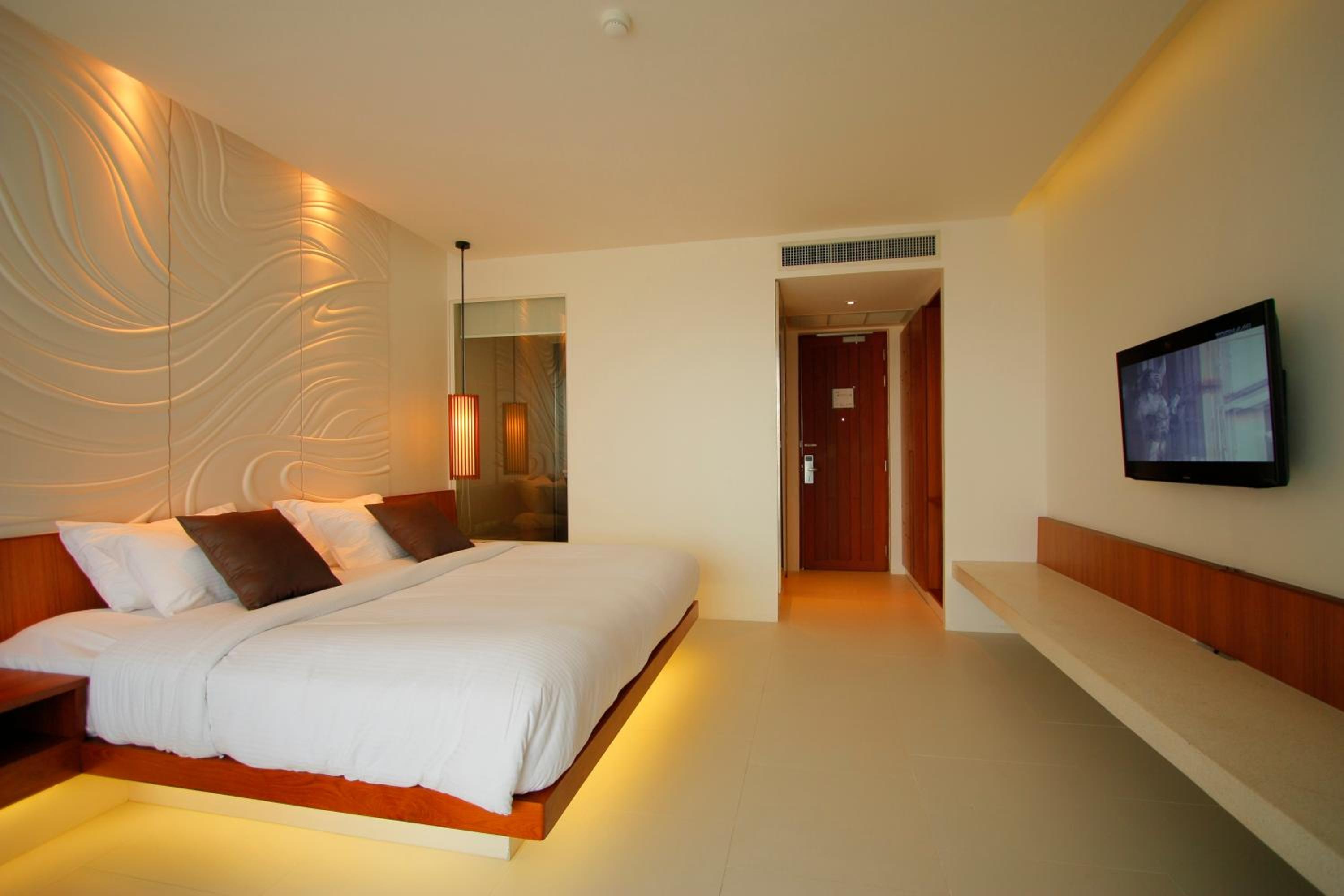 Double or Twin Room with Pool View - Photo 10