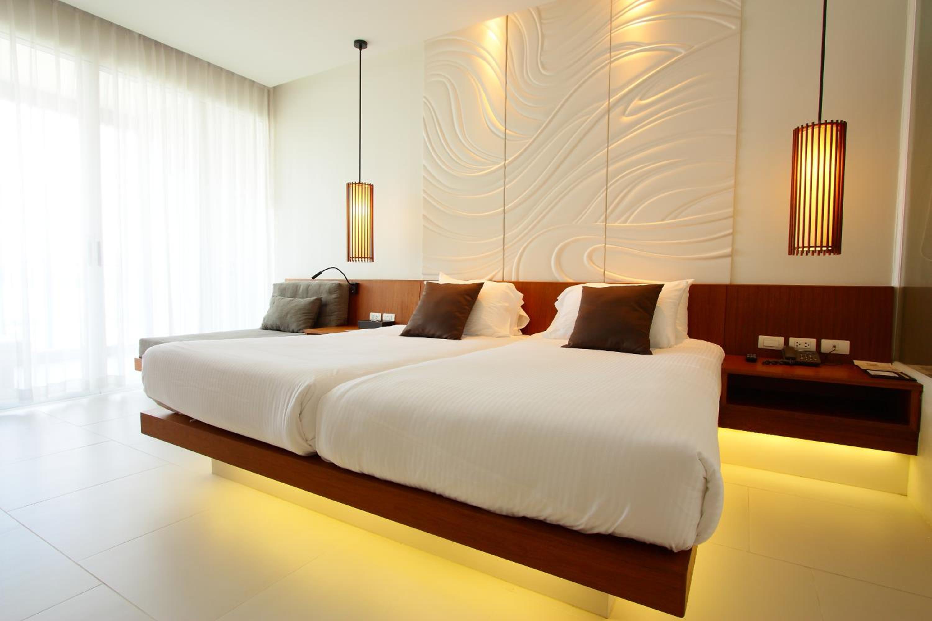 Double or Twin Room with Pool View - Photo 11