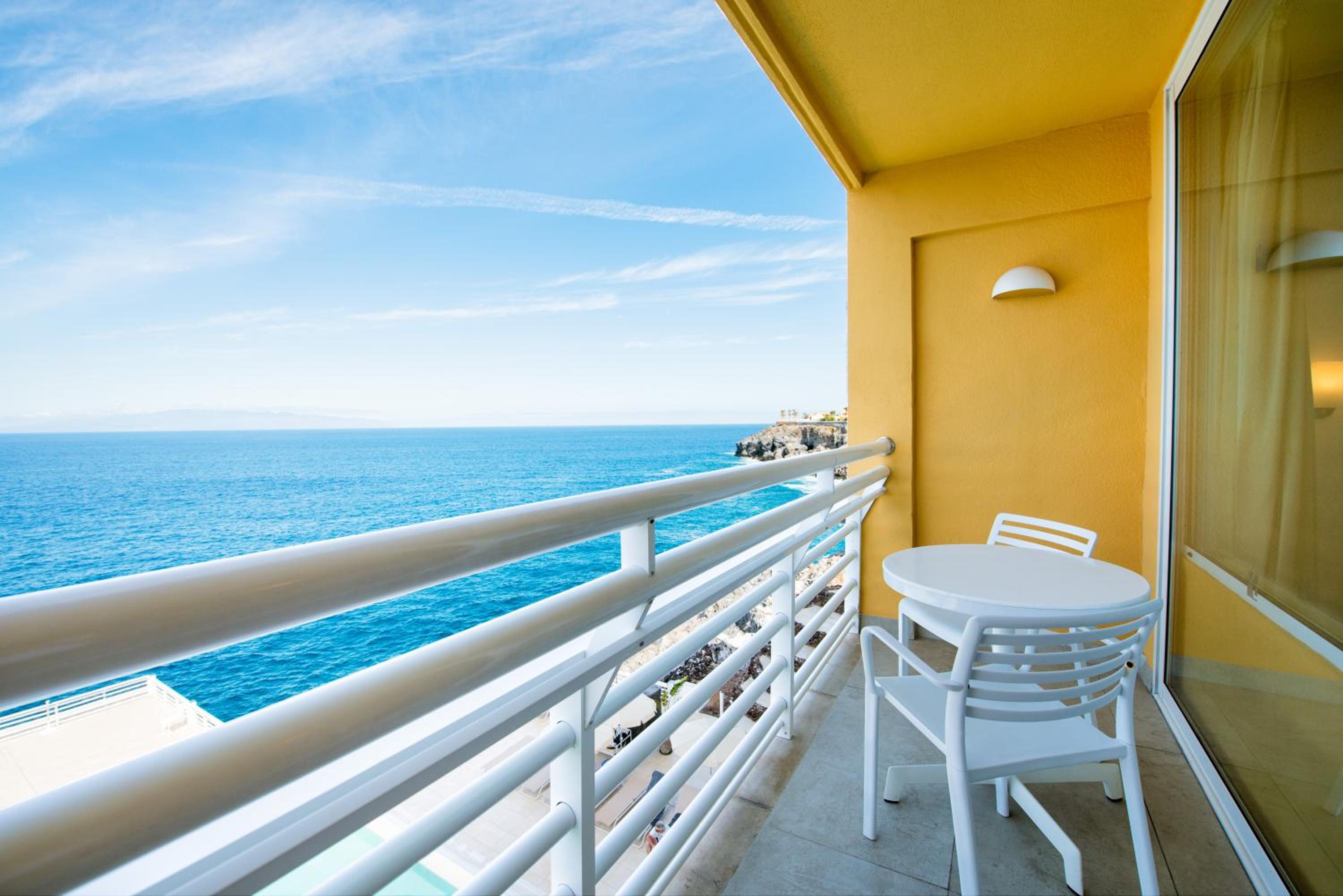 Apartment with sea view (1 Adult + 2 Children)