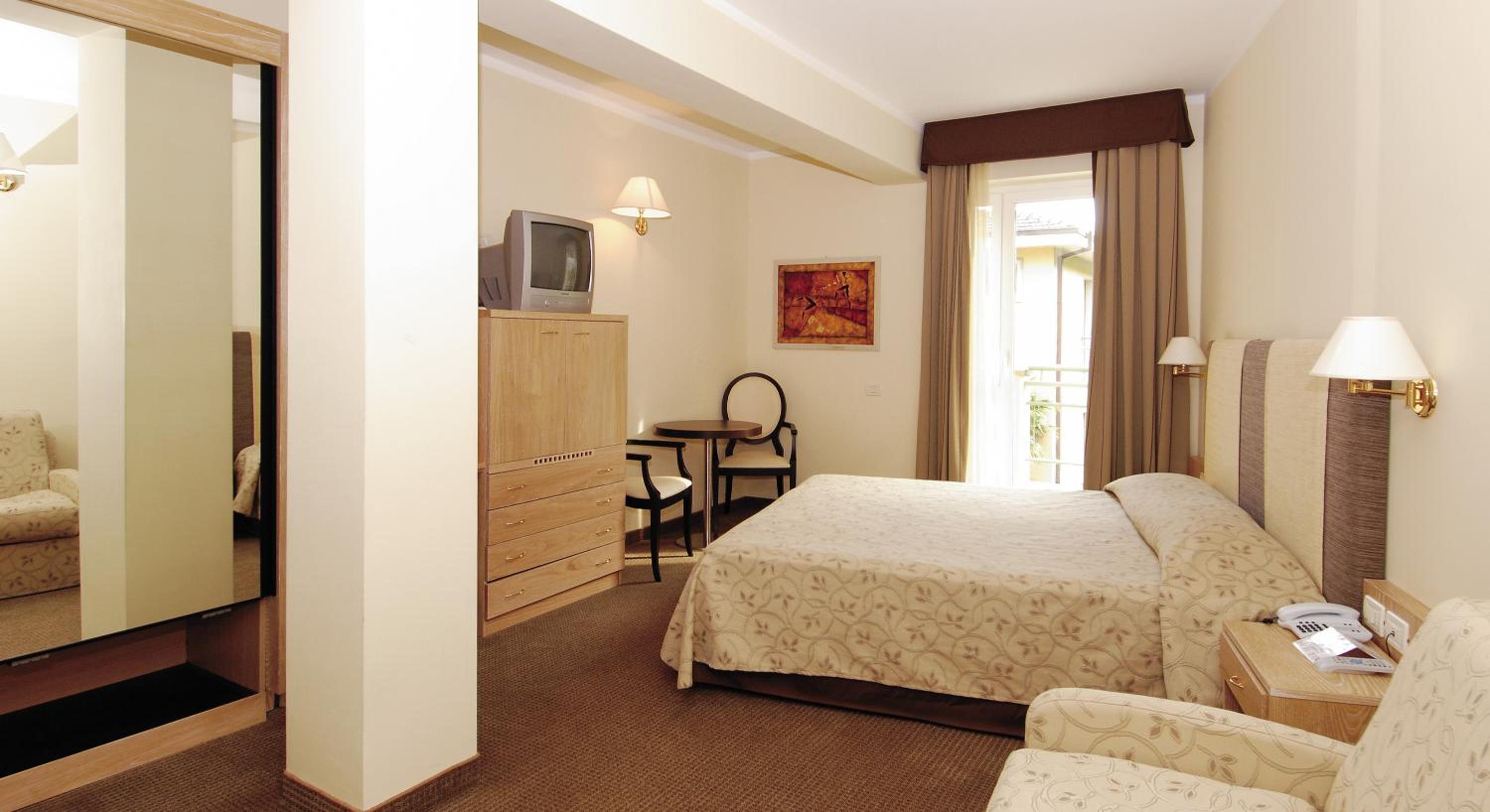 Superior Plus Double or Twin Room - Photo 7