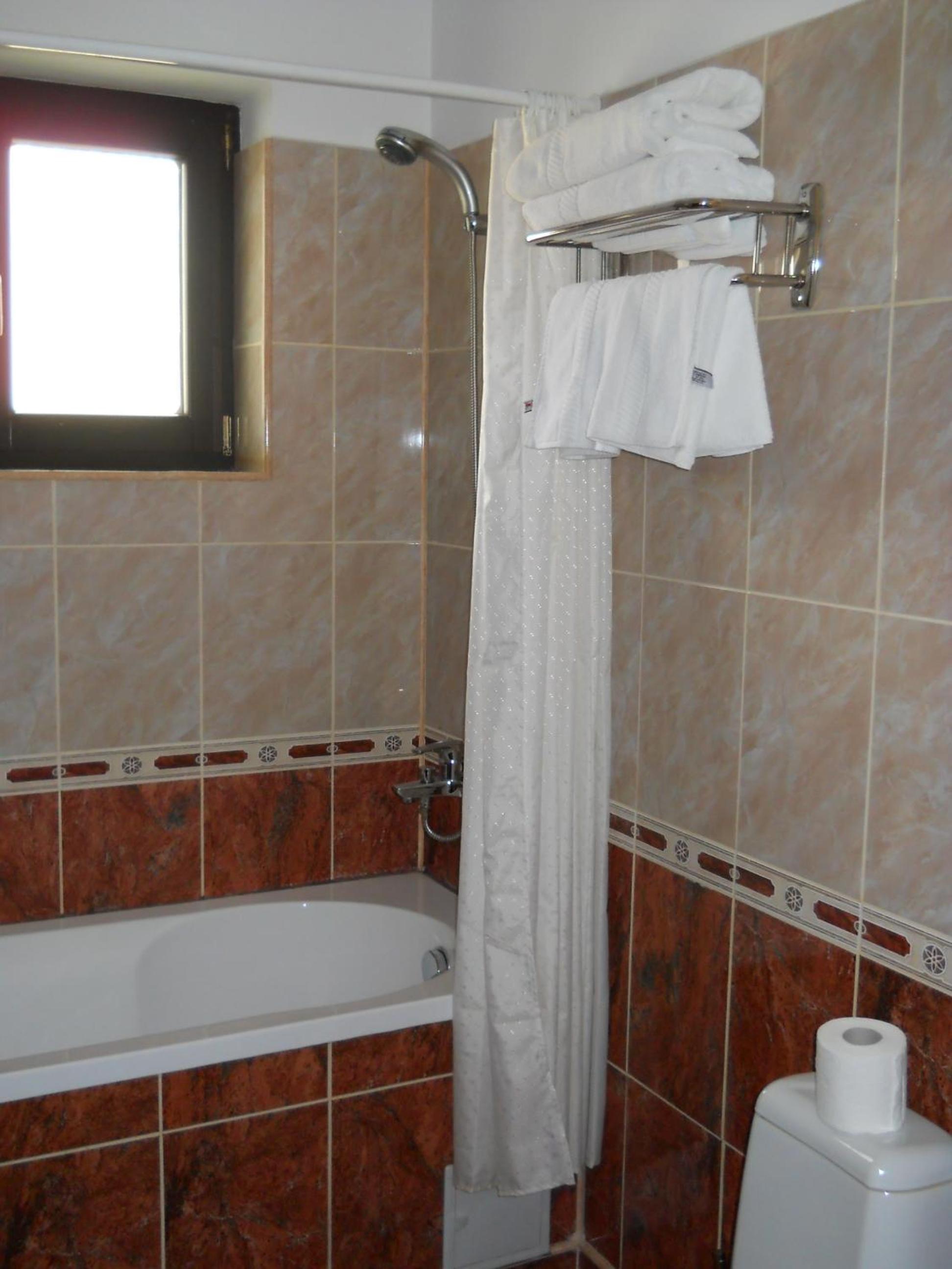 Twin Room - Photo 9