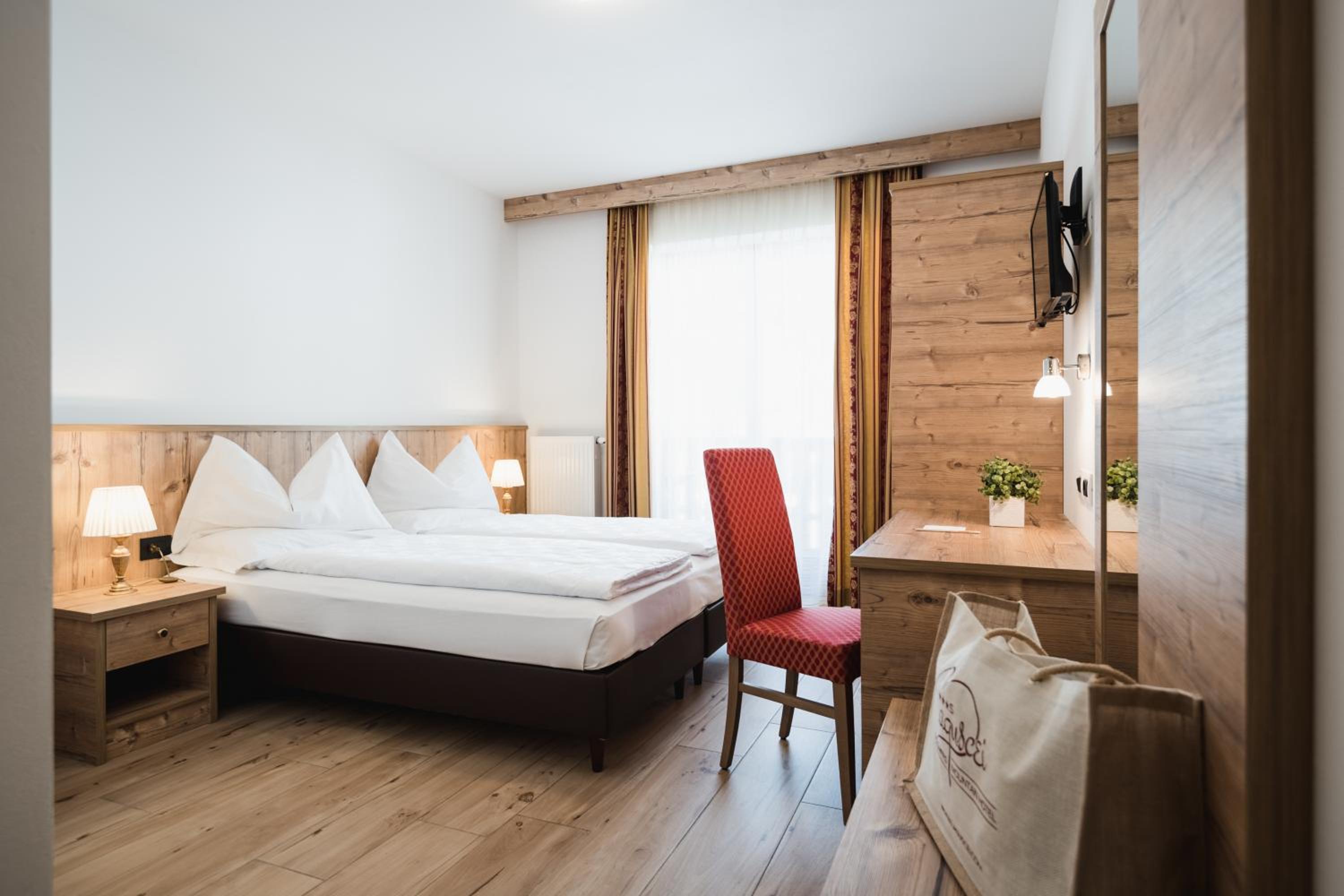 Double or Twin Room with Mountain View