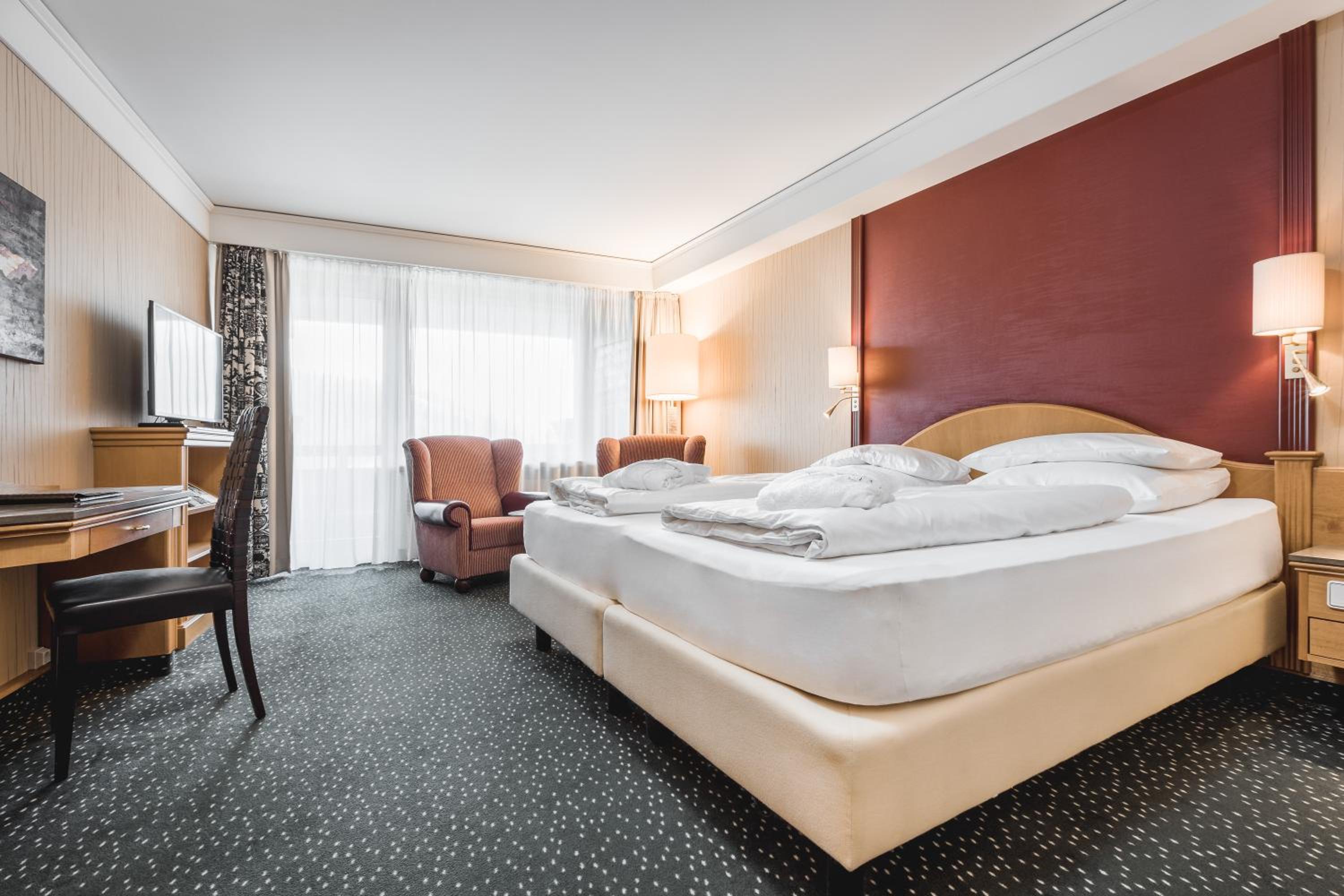 Deluxe Double Room with Balcony photo 2