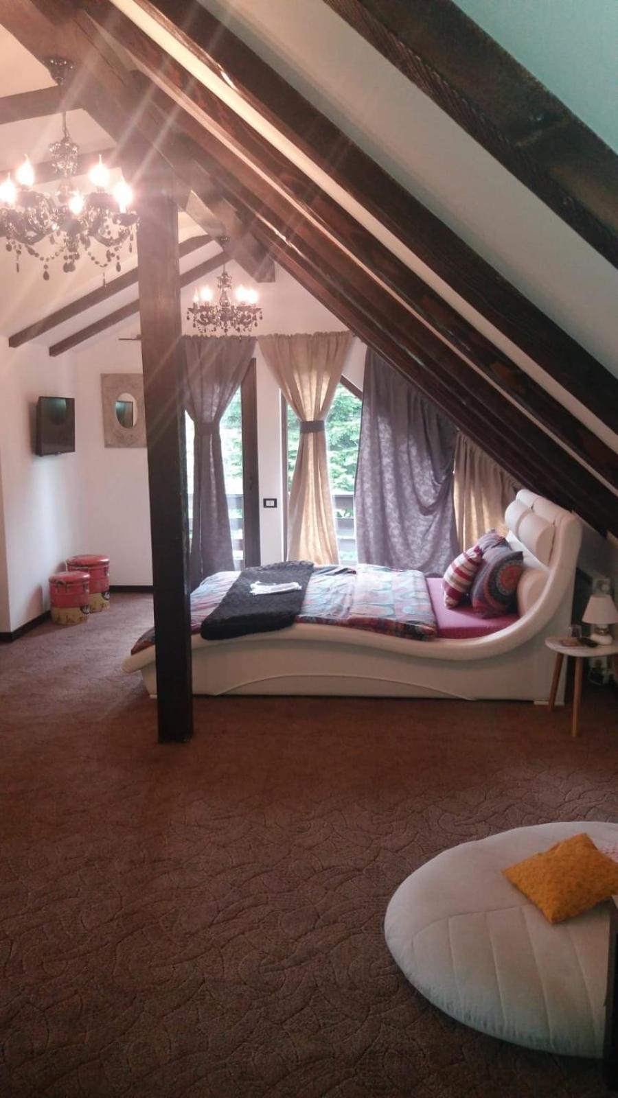 Deluxe King Room - Photo 2