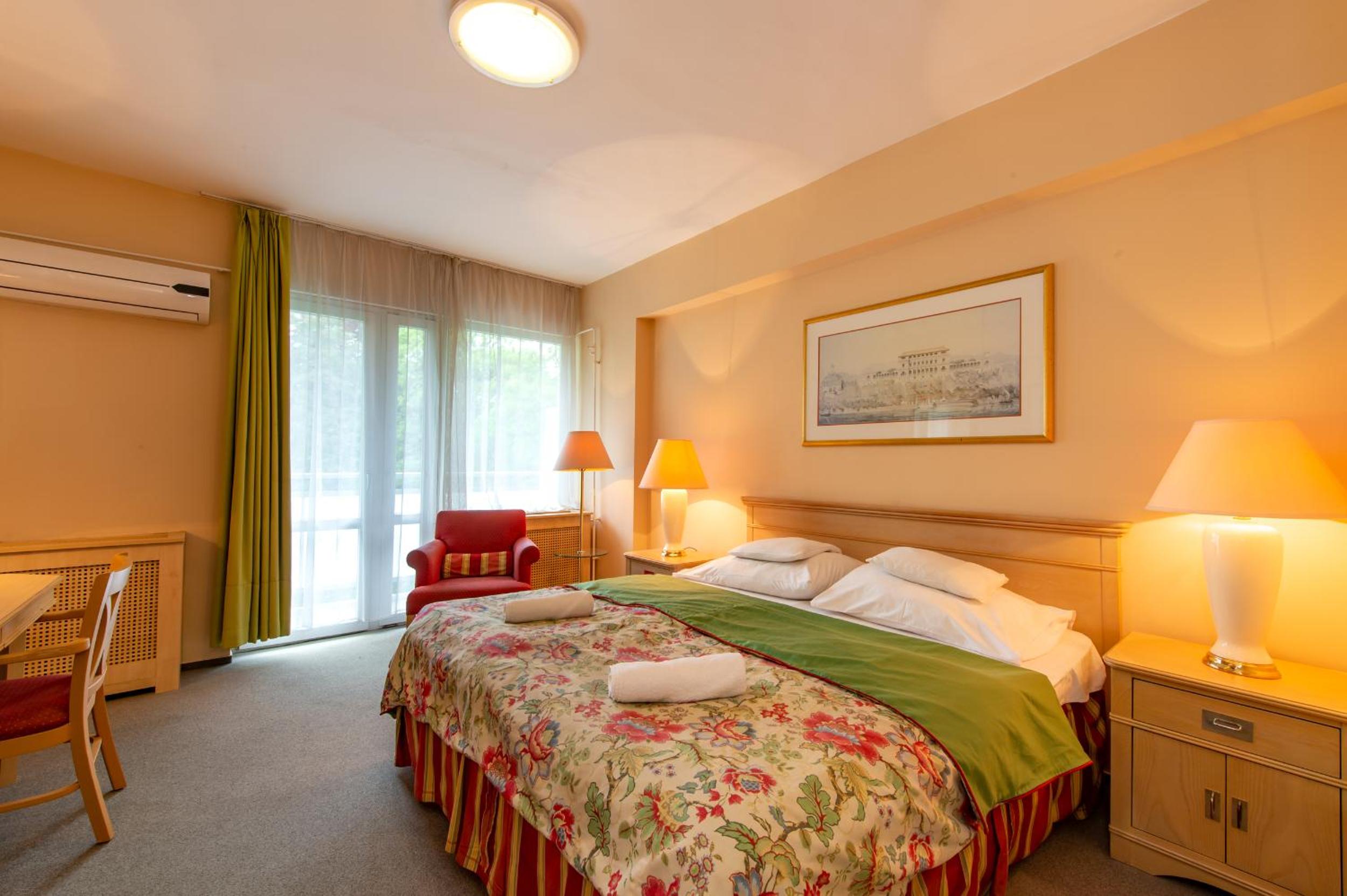 Standard Double Room with Balcony - Photo 3