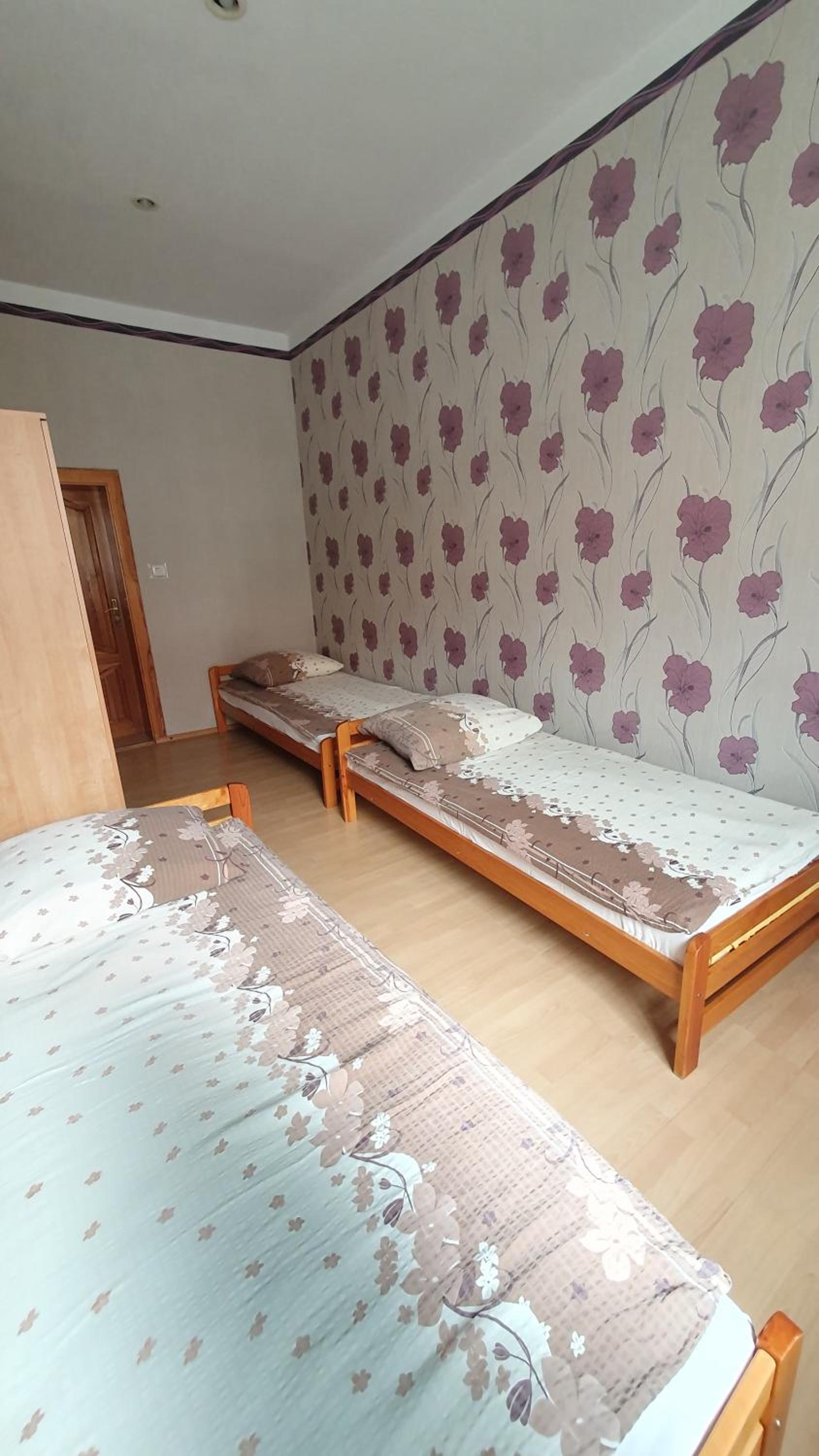 Economy Triple Room with Shared Bathroom photo 3