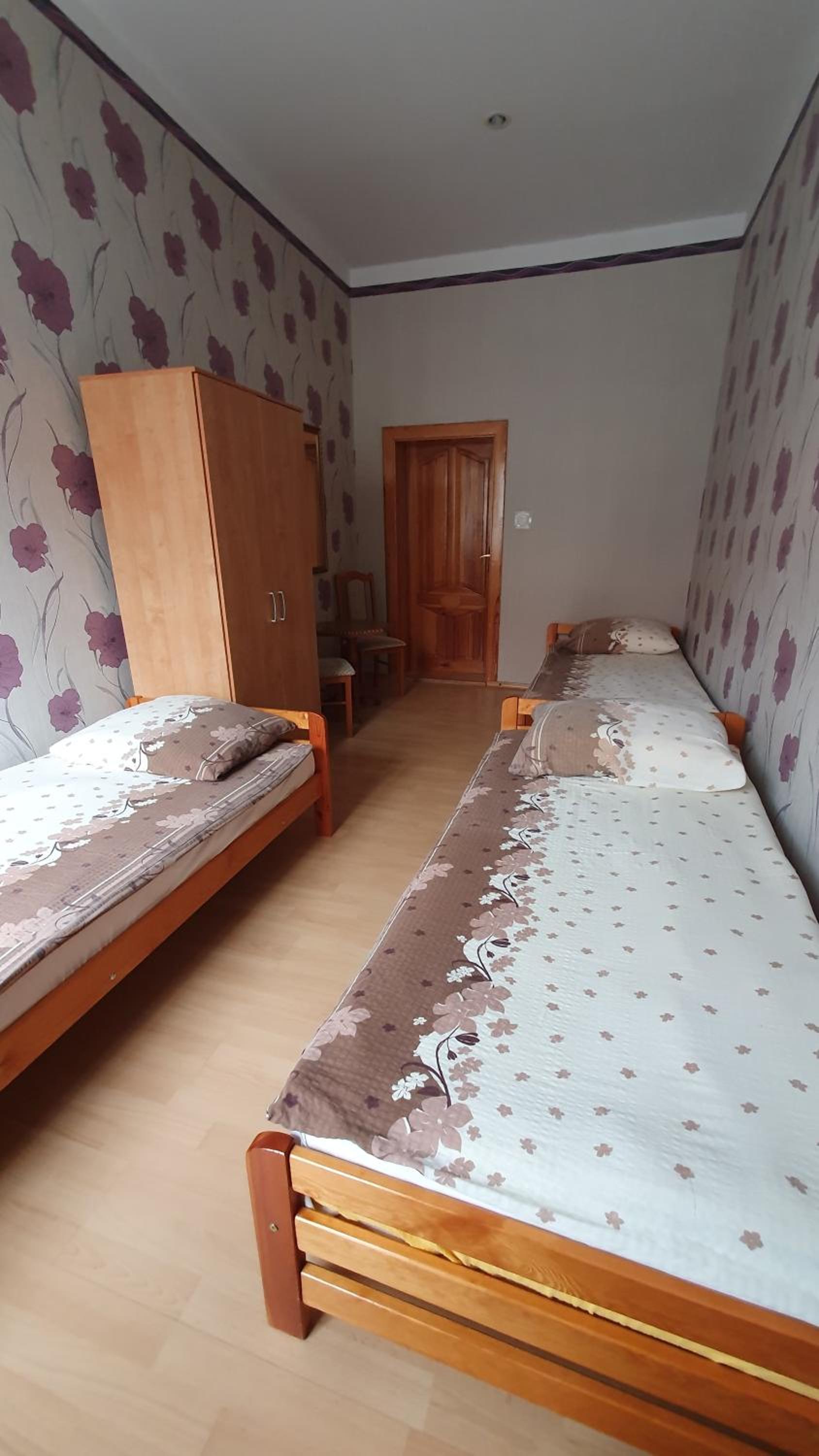 Economy Triple Room with Shared Bathroom photo 2