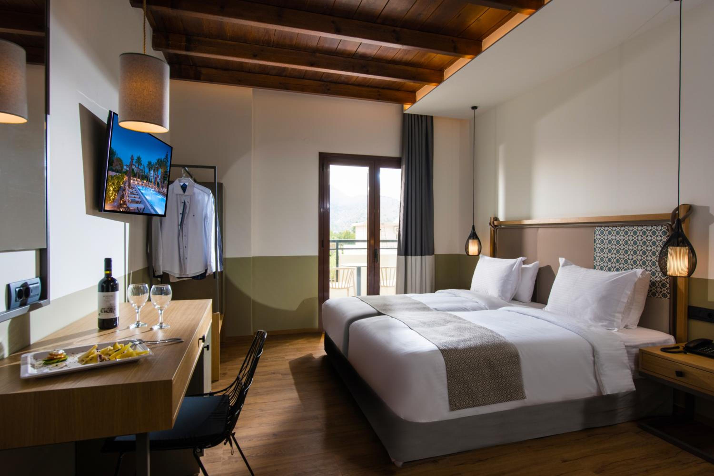 Standard Double Room - Photo 8