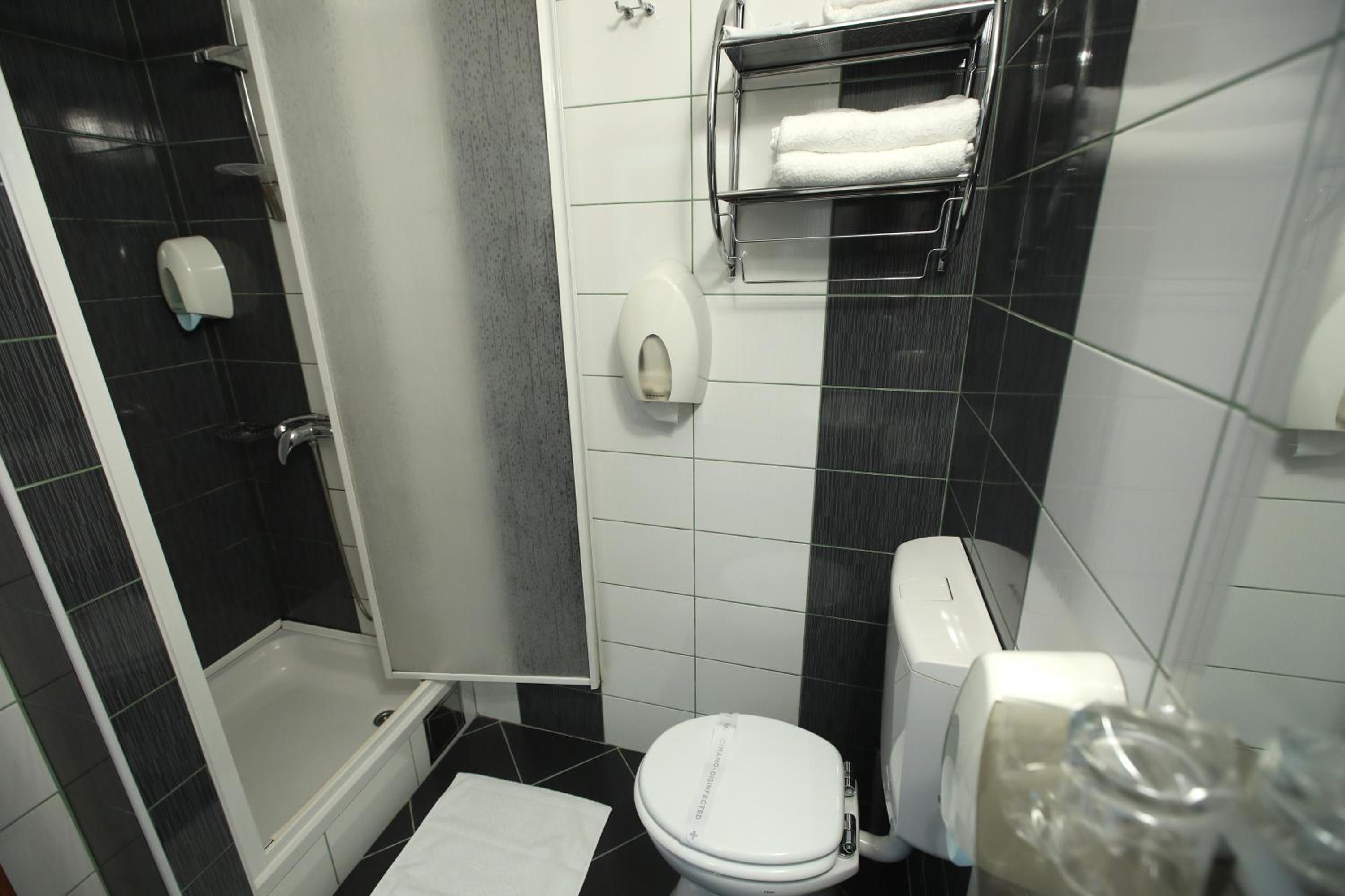 Double Room - Photo 4