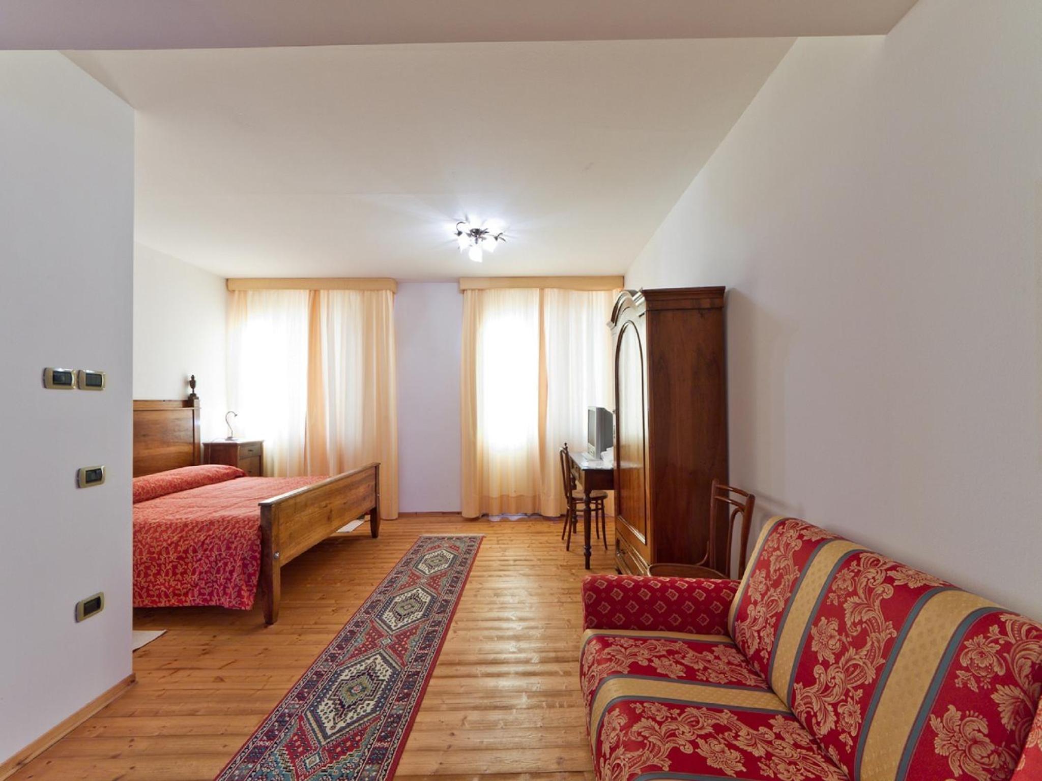 One-Bedroom Apartment photo 1