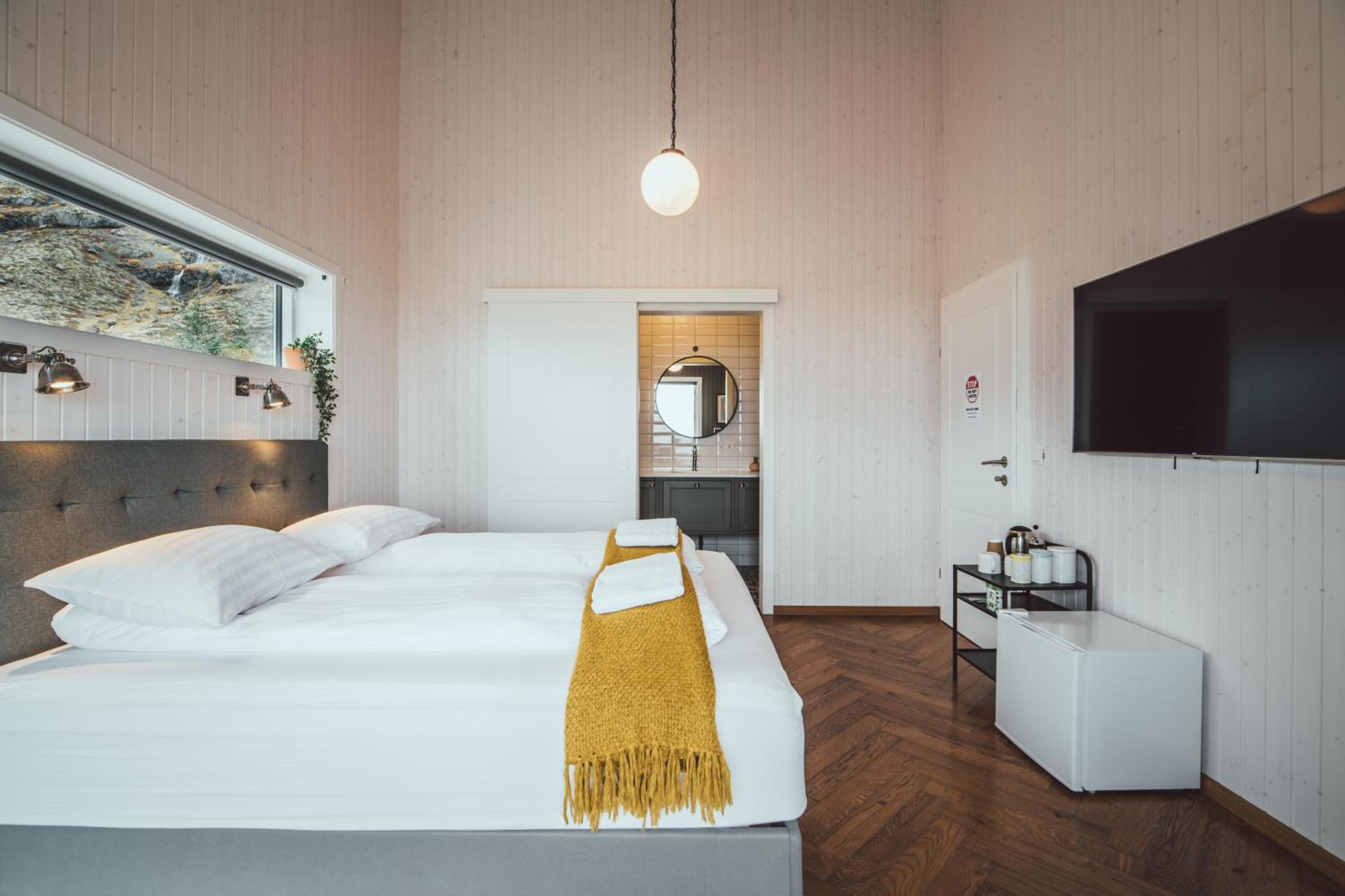 Double or Twin Room with Private Bathroom - Photo 3