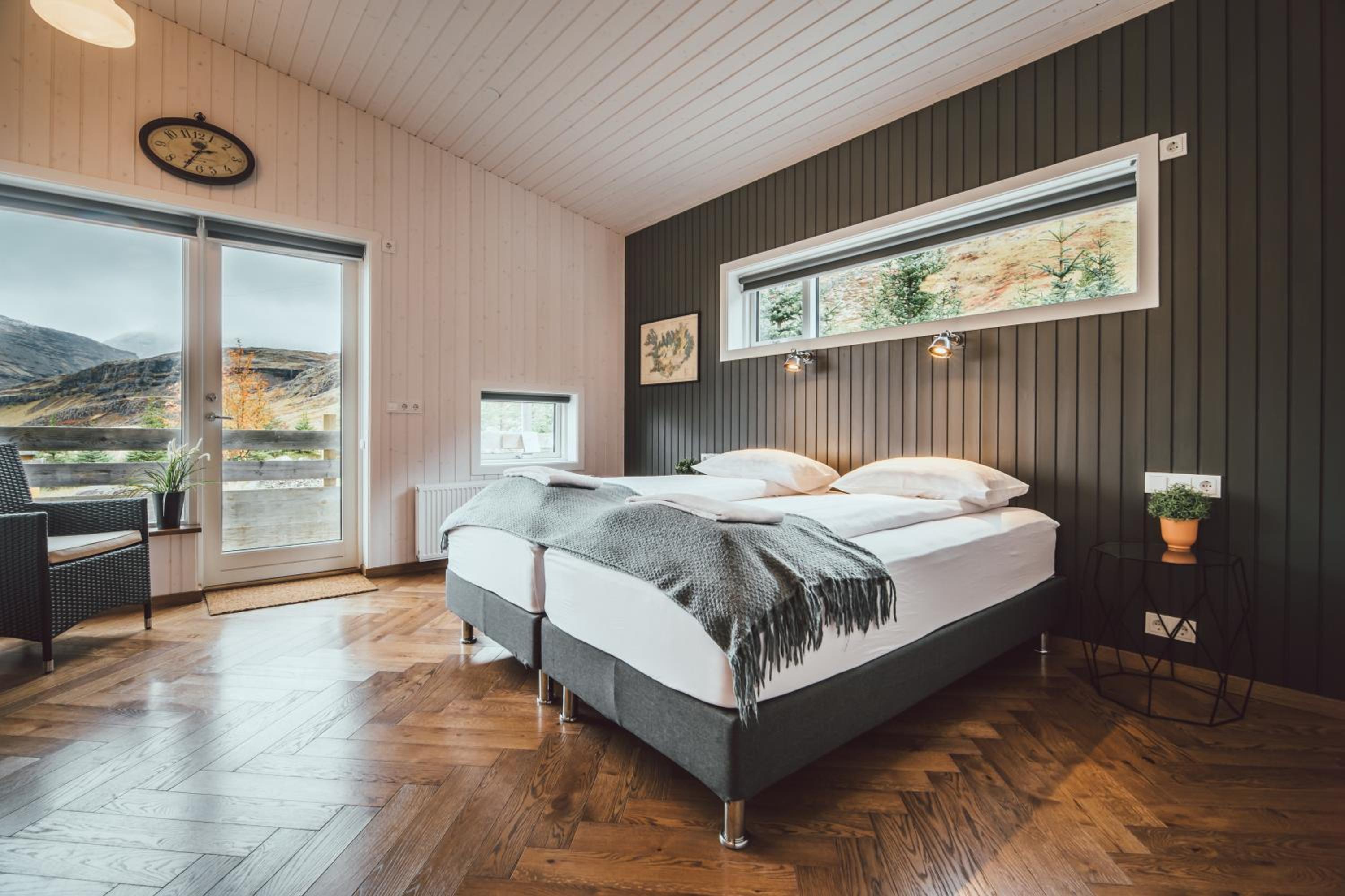Twin Room with Private Bathroom