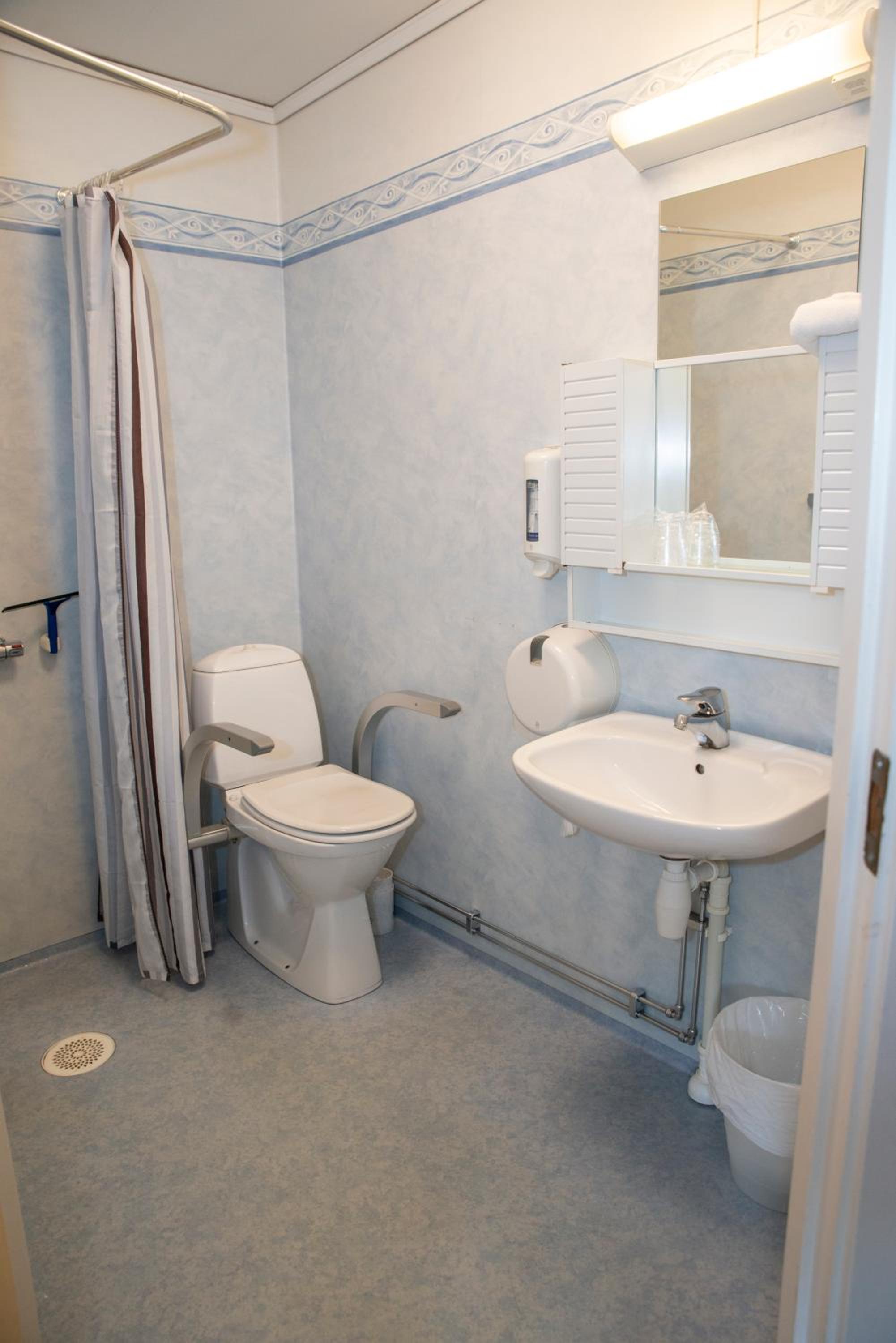 Single Room with Free Parking photo 2