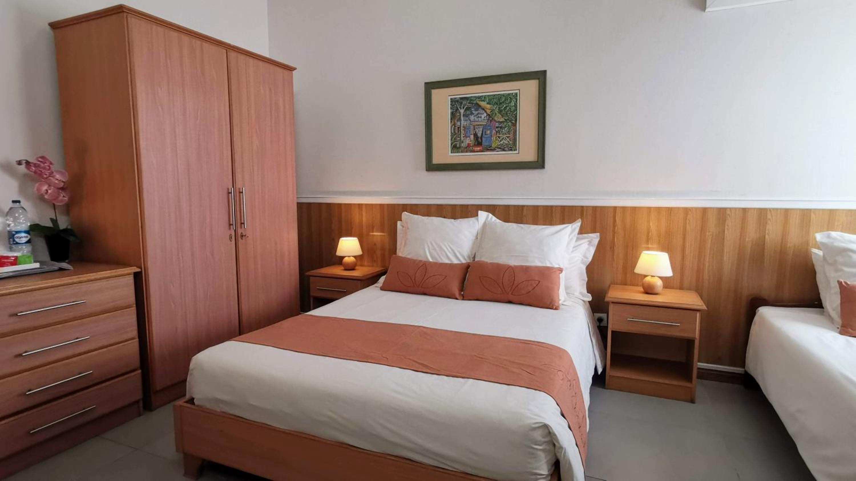 Double Room with Private Bathroom (No views)