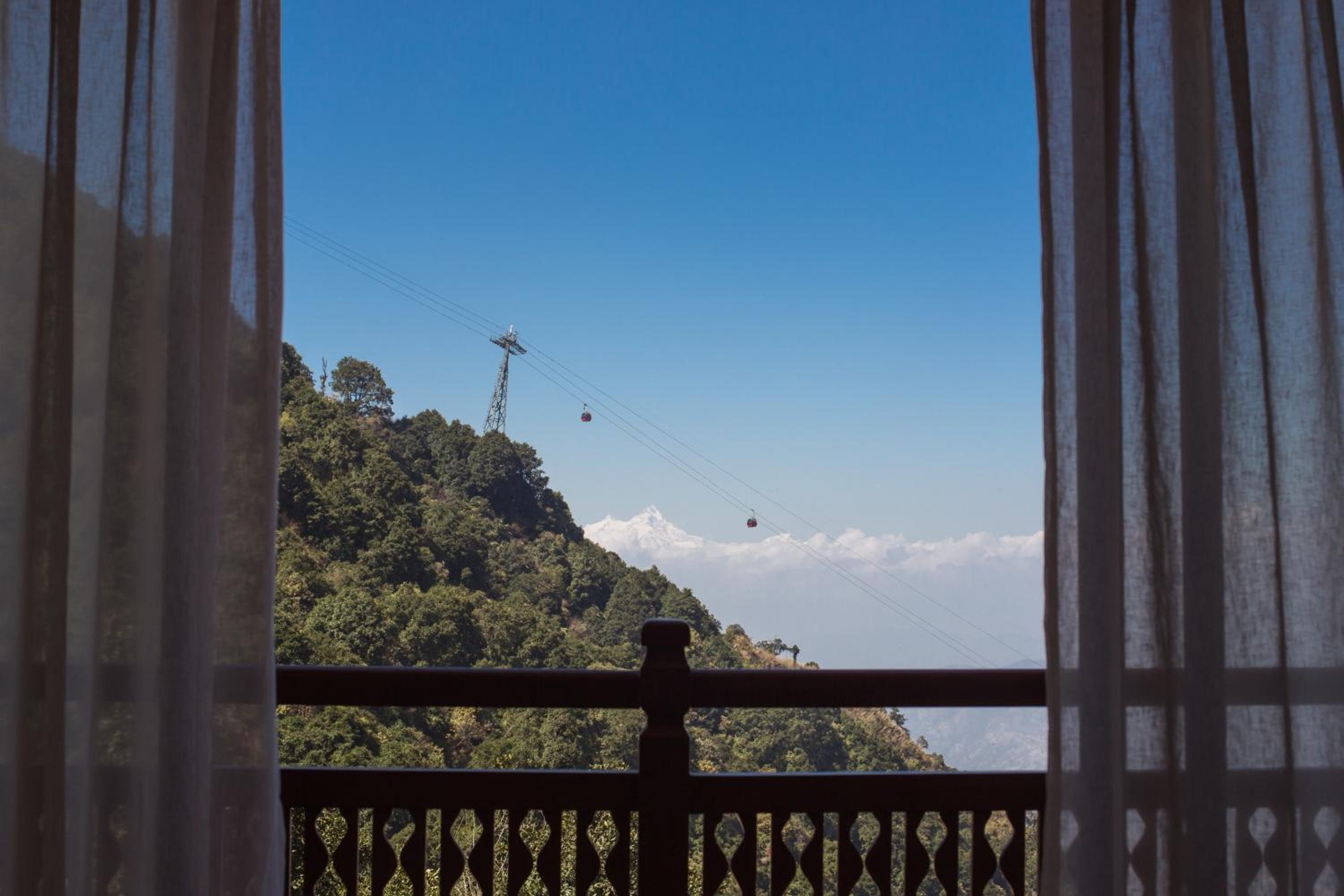 Himalayan Bliss Suite -Complimentary Cable Car Ride, Zipline, Gym, Infinity Pool, and Outdoor Heated Jacuzzi photo 2