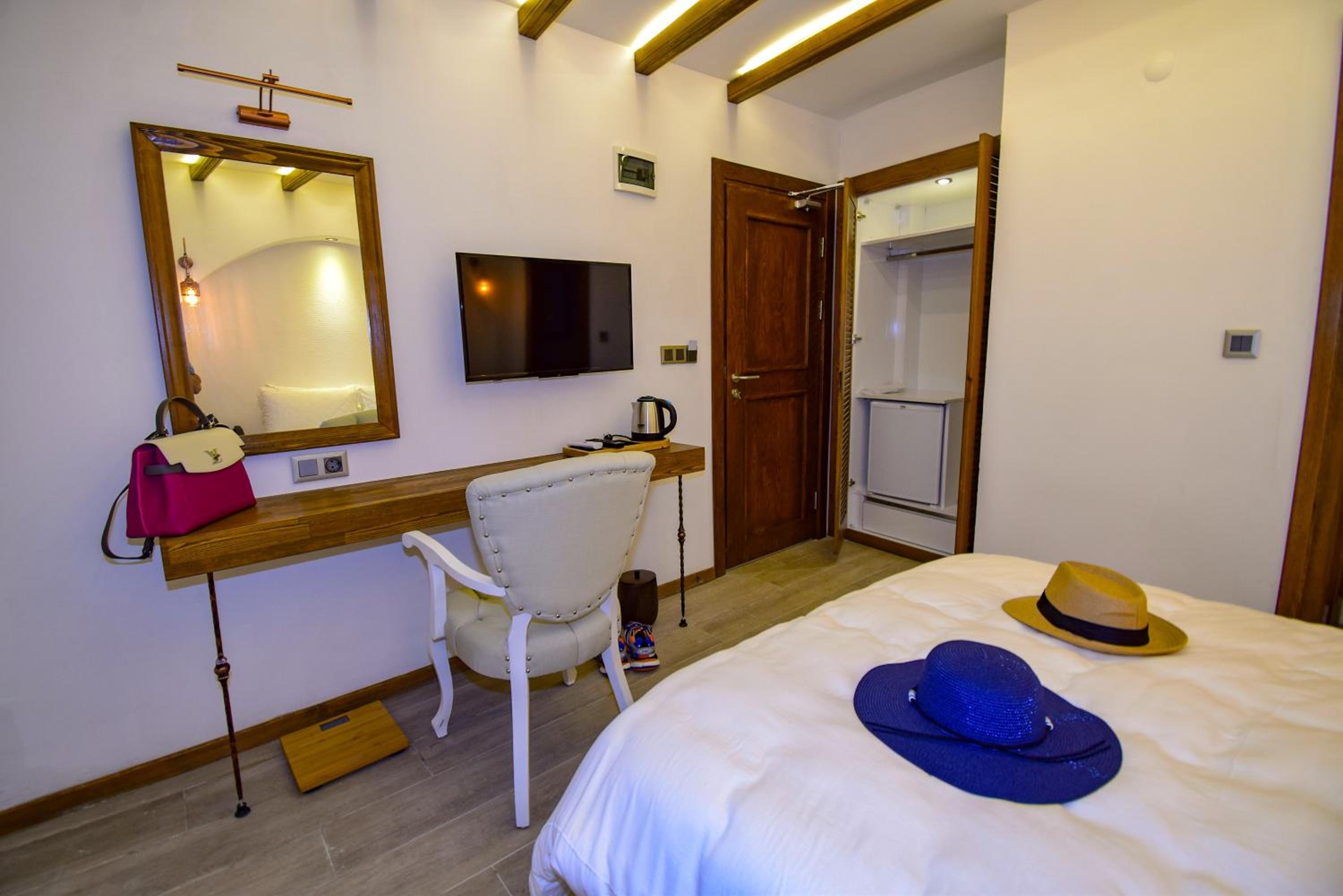 Standard Double Room - Photo 6