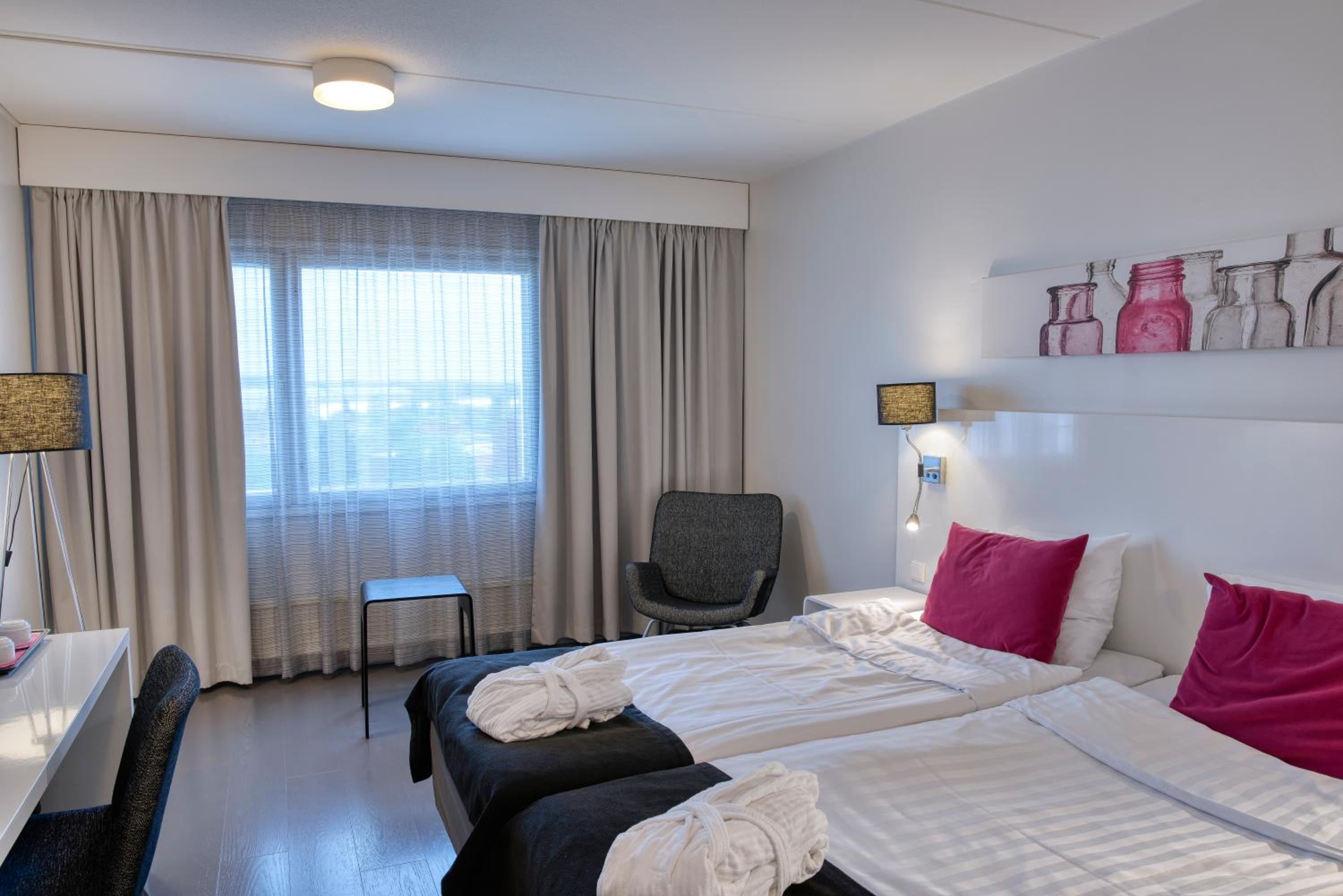 Standard Double or Twin Room - Photo 1