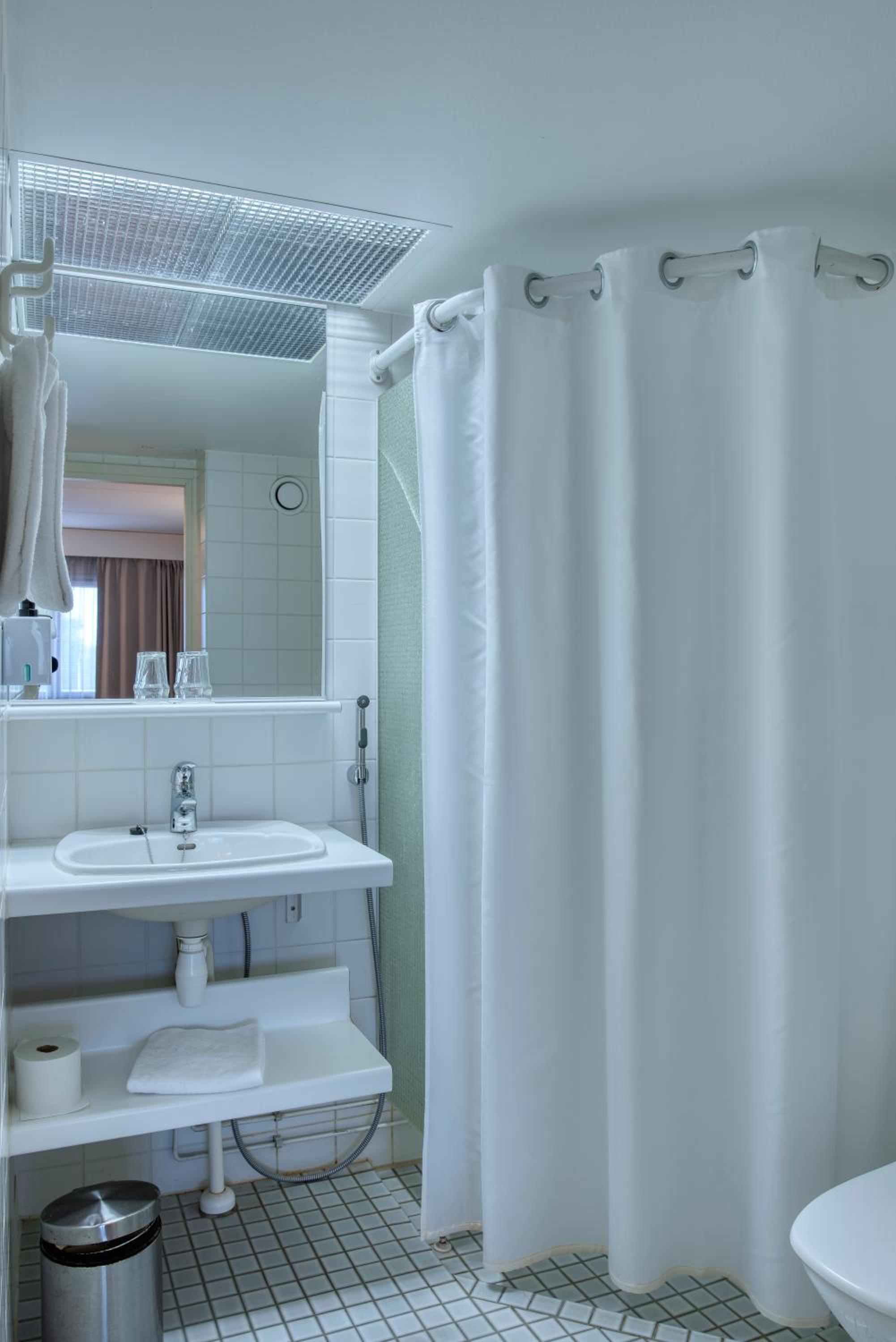 Standard Double or Twin Room - Photo 2