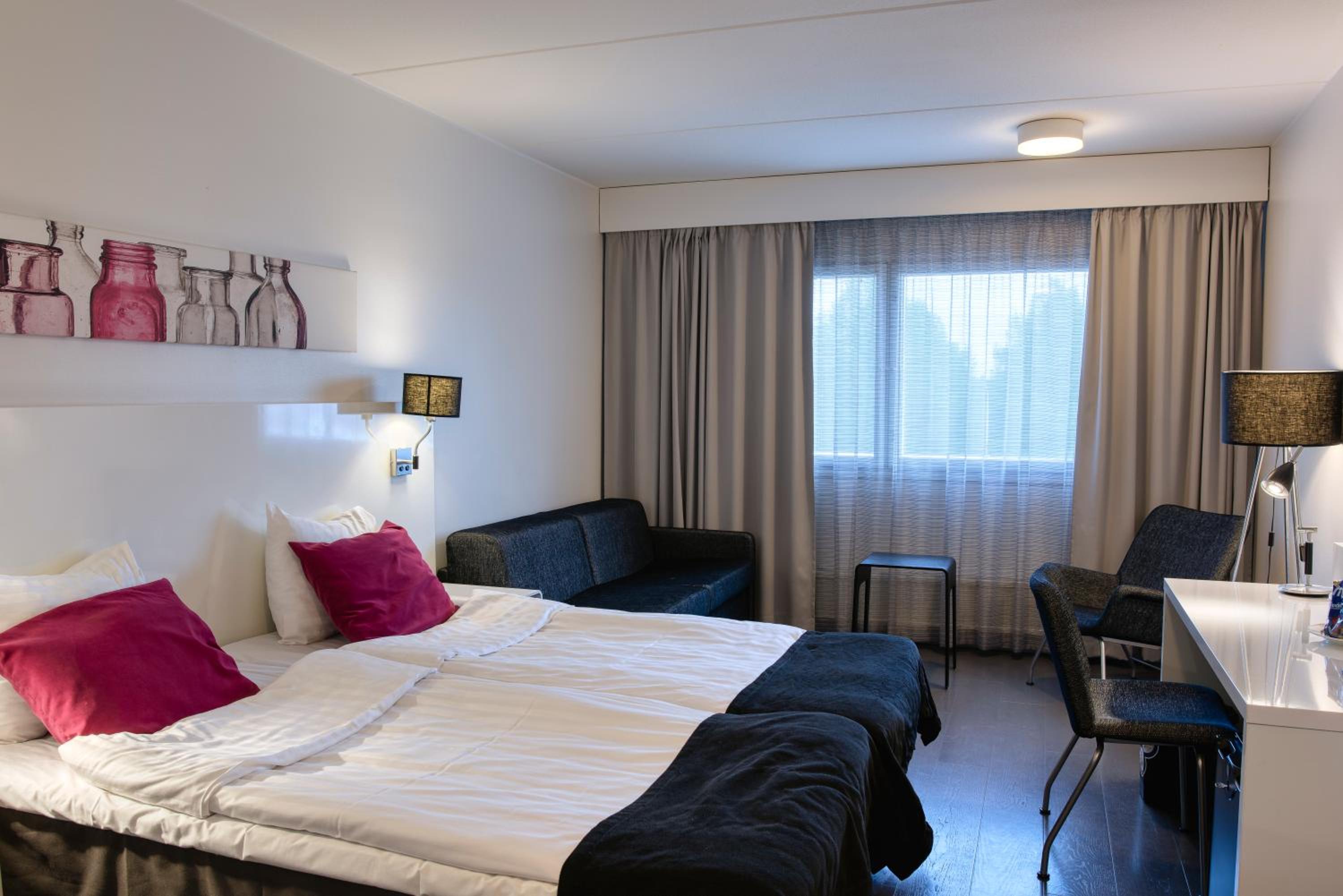 Standard Double or Twin Room - Photo 5