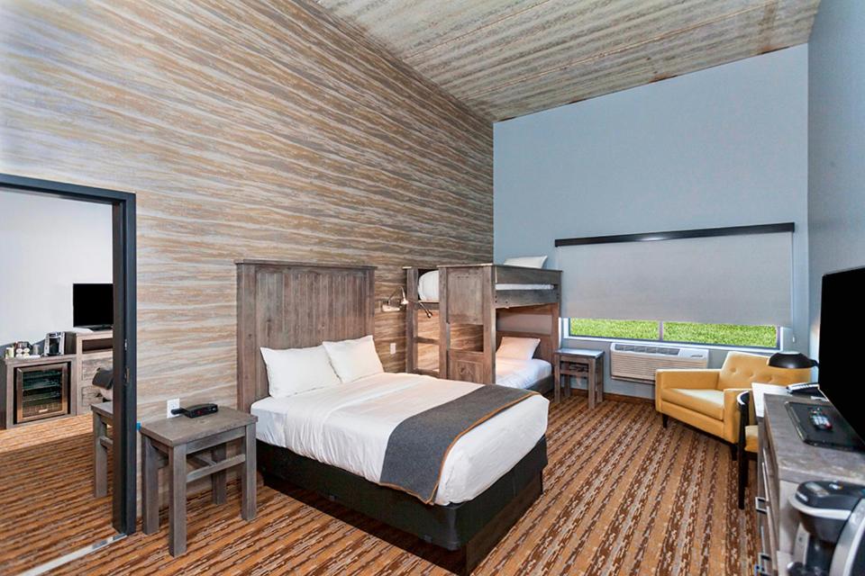 Family Suite (8 People)
