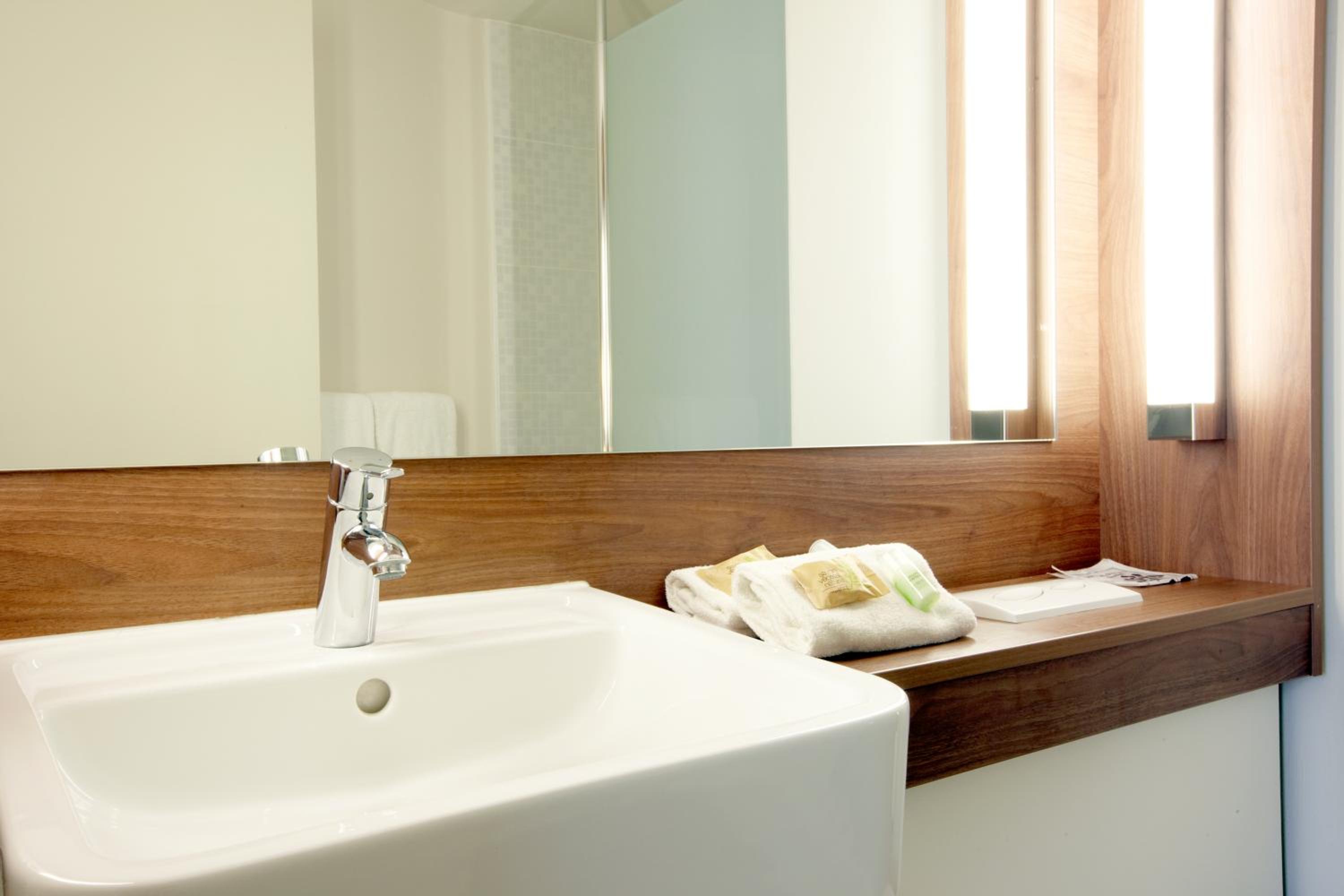 Standard Double Room - Photo 2