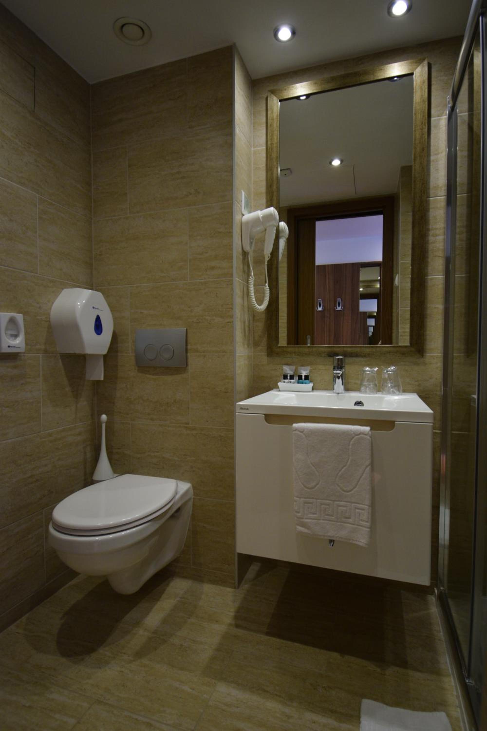 Small Double Room - Photo 12