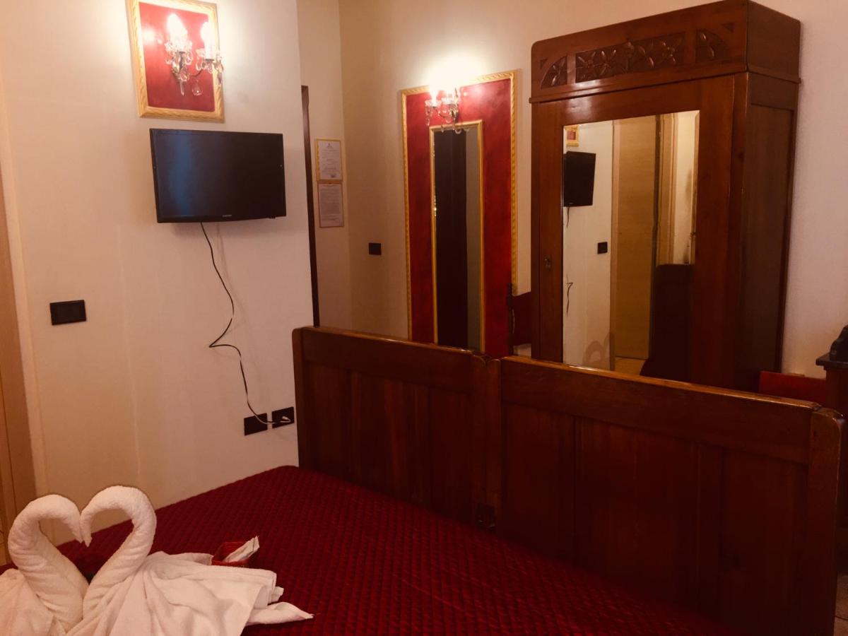 Double Room - Photo 7