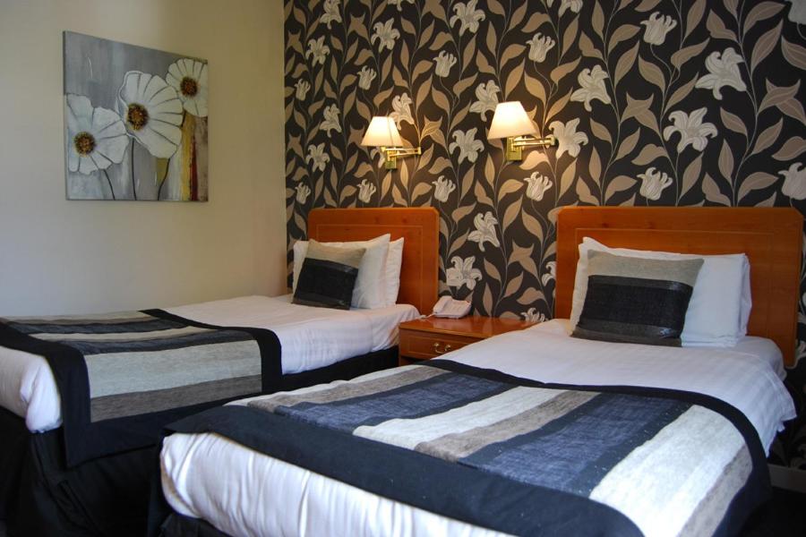 Standard Twin Room - Photo 2
