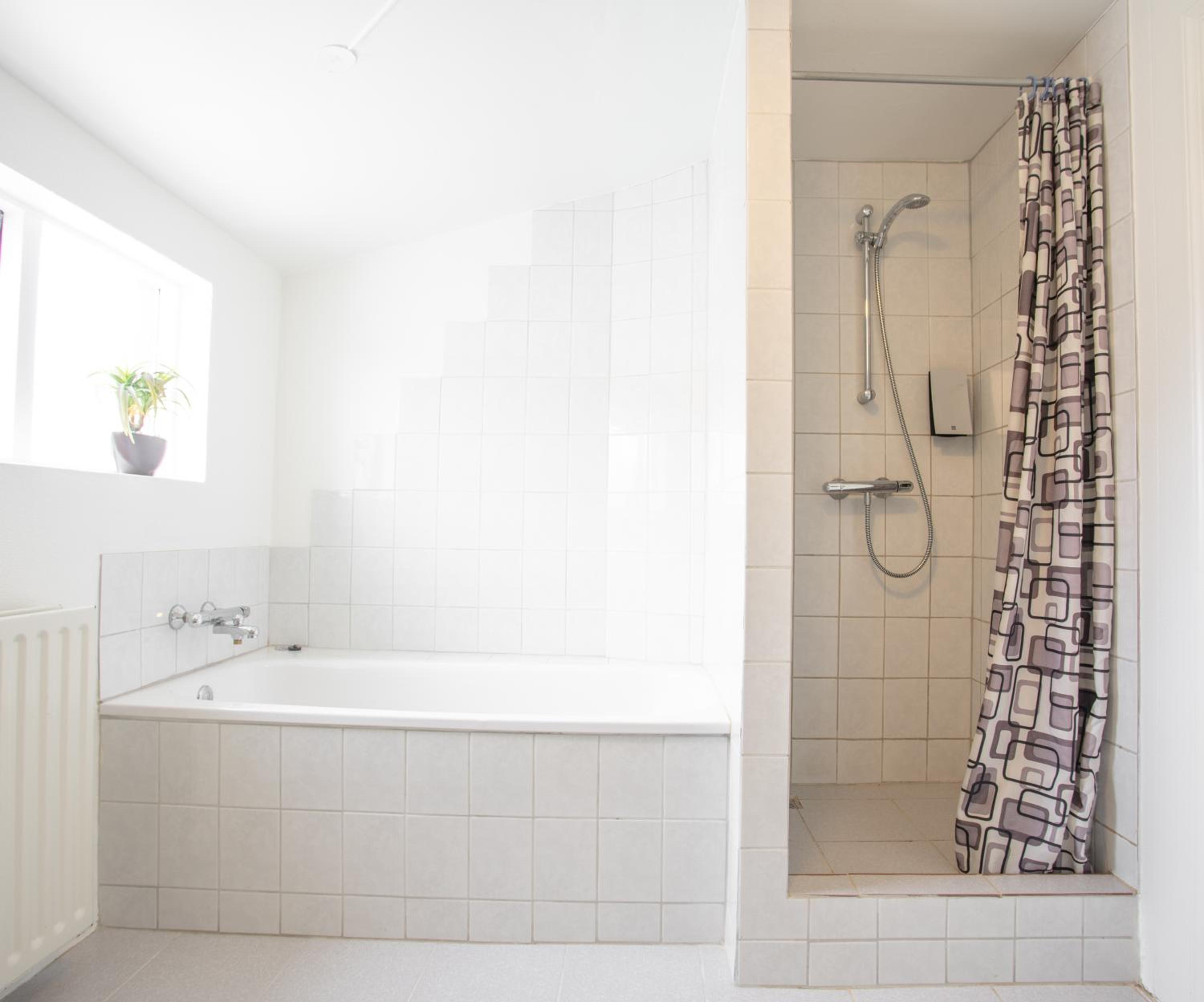 Economy Single/Double Room with Shared Bathroom photo 3