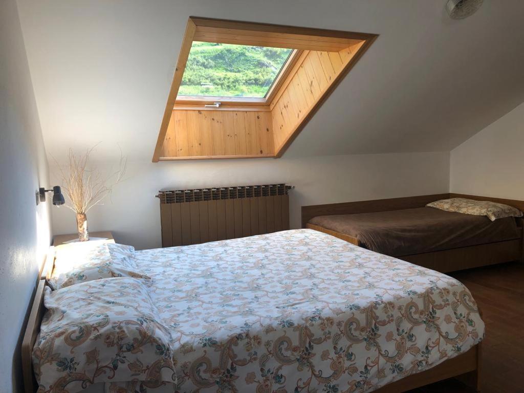 Large Studio - Attic - Photo 1