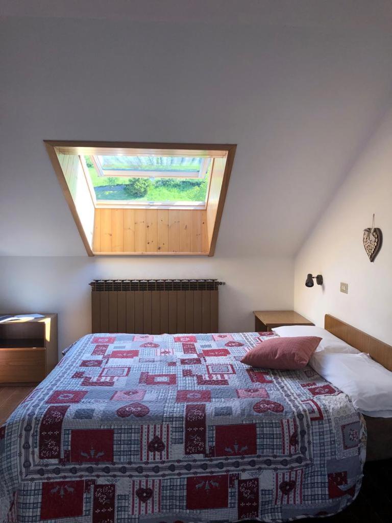 Large Studio - Attic - Photo 14