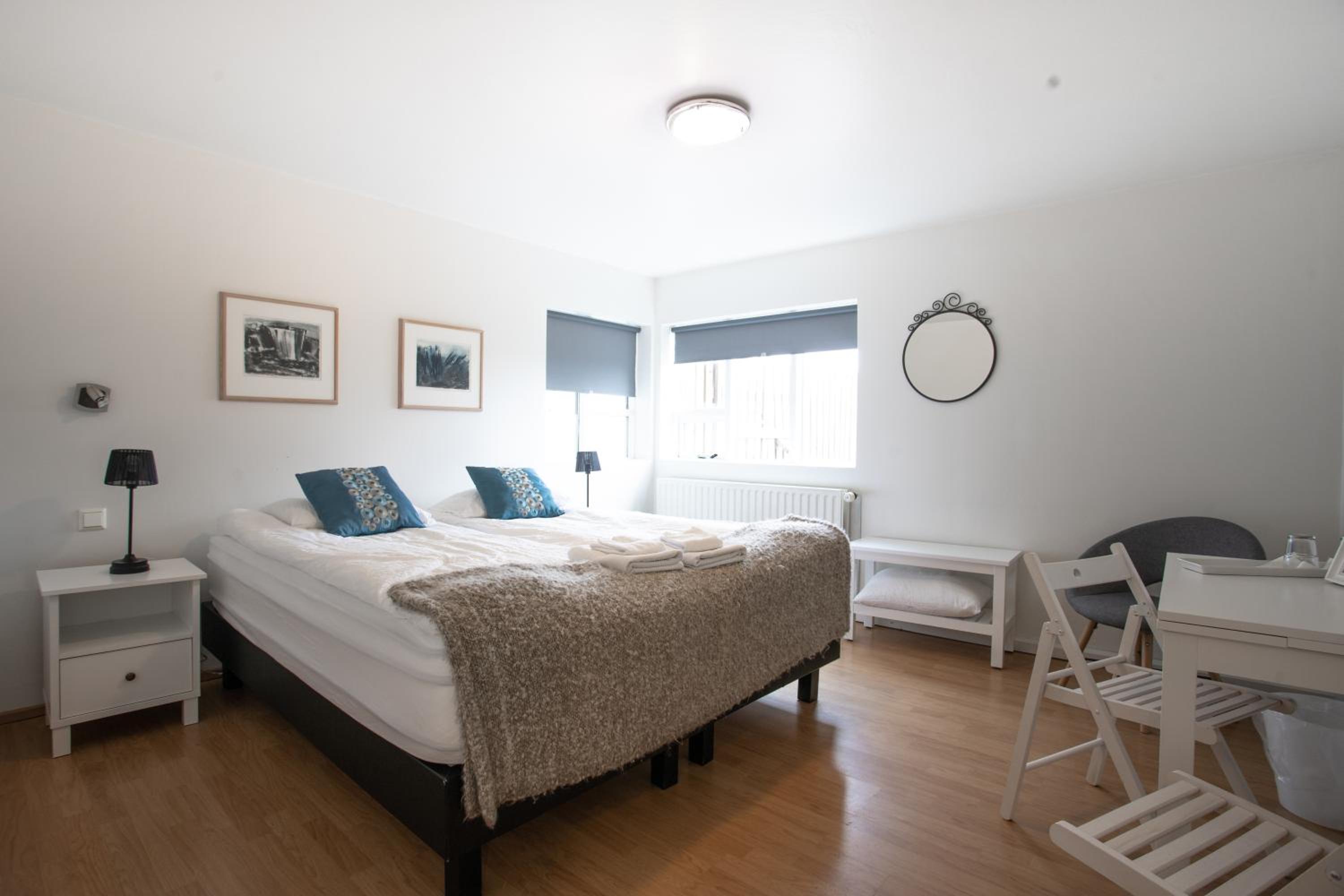 Double or Twin Room with Shared Bathroom photo 2